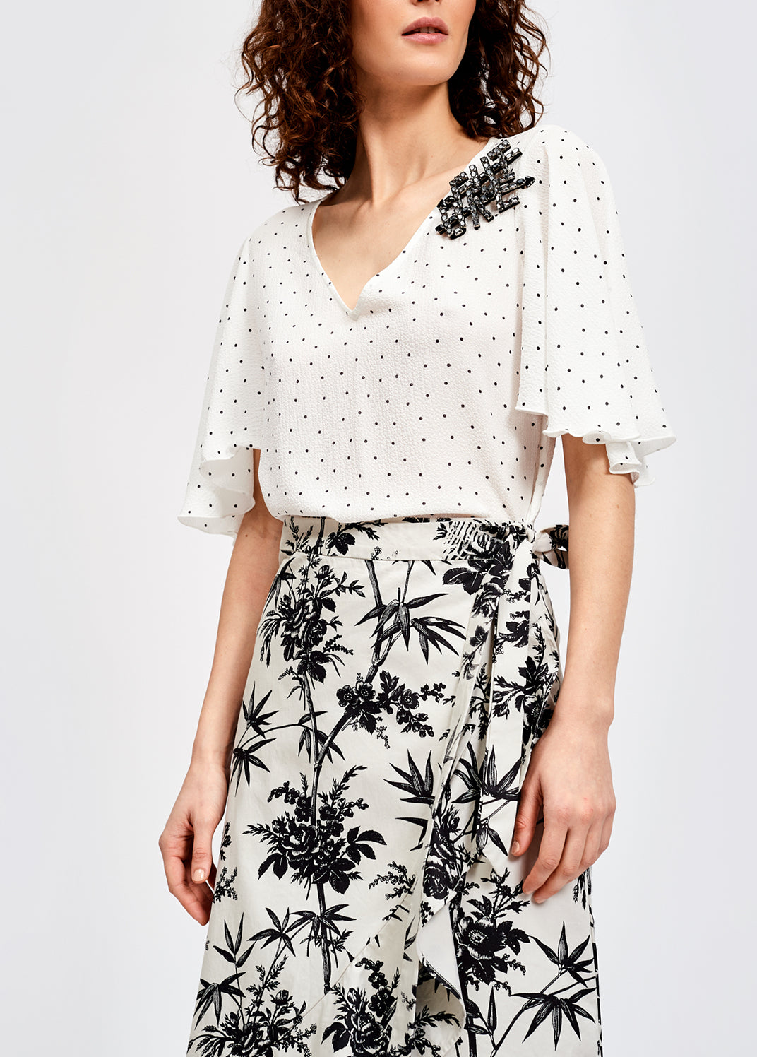 White polka dot v-neck top RE—SSENTIEL | Essentiel second hand