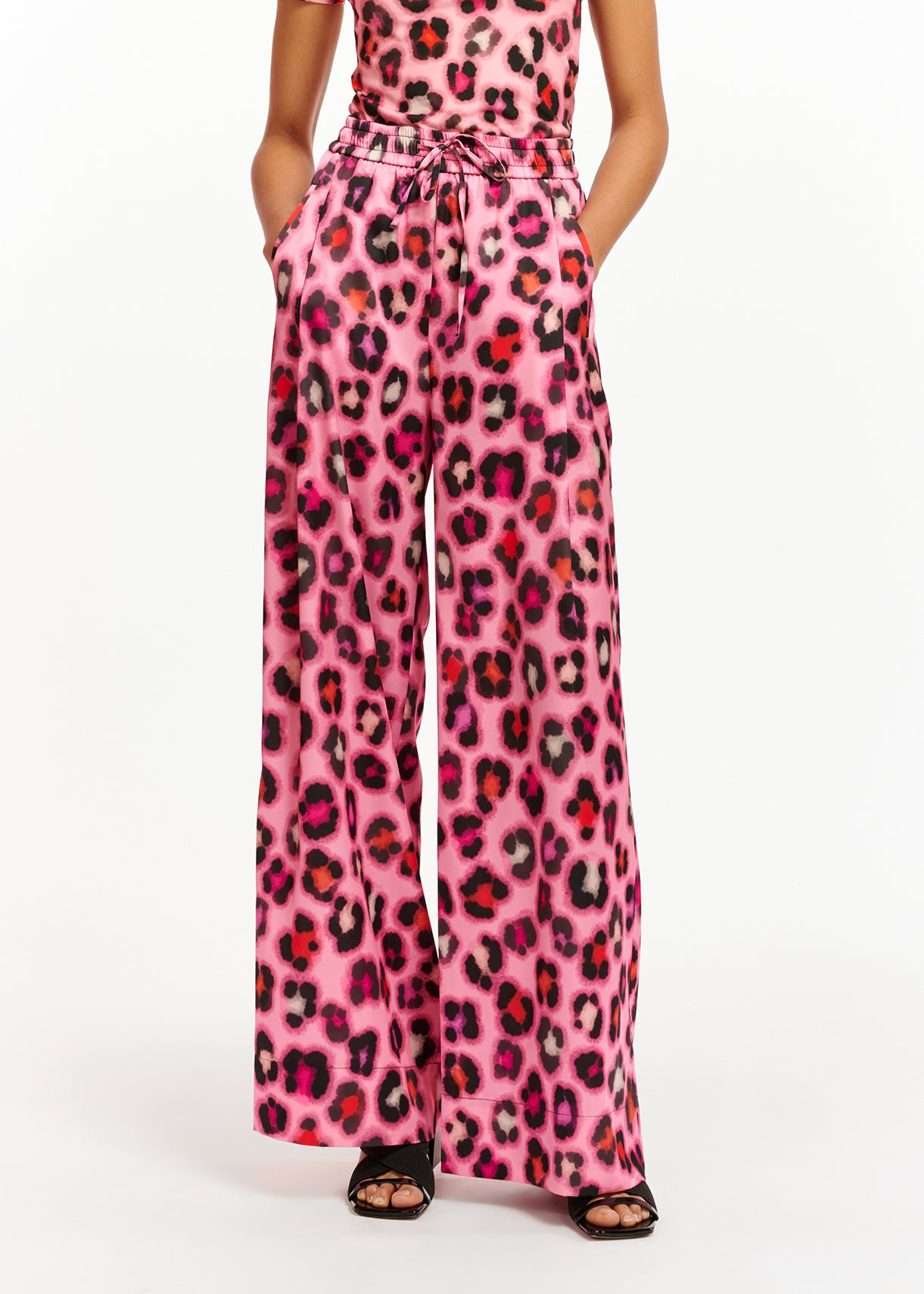 Pink wide-leg pants with multicolor leopard print RE—SSENTIEL | Essentiel second hand