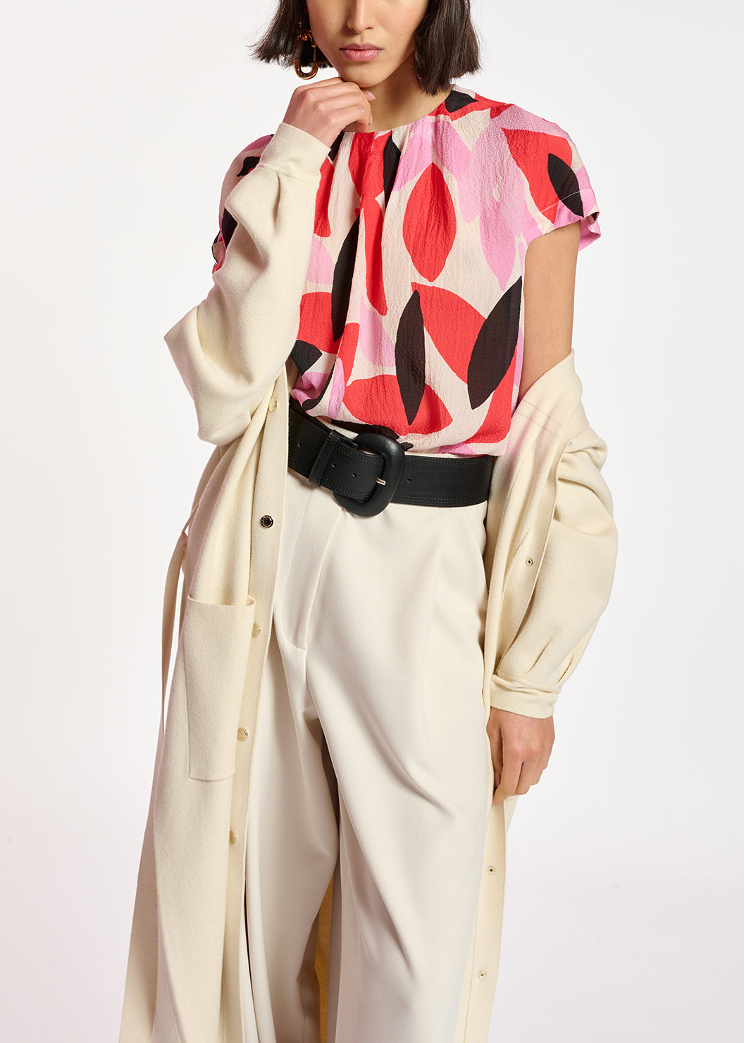 Off-white, red and pink abstract print short-sleeved top RE—SSENTIEL | Essentiel second hand