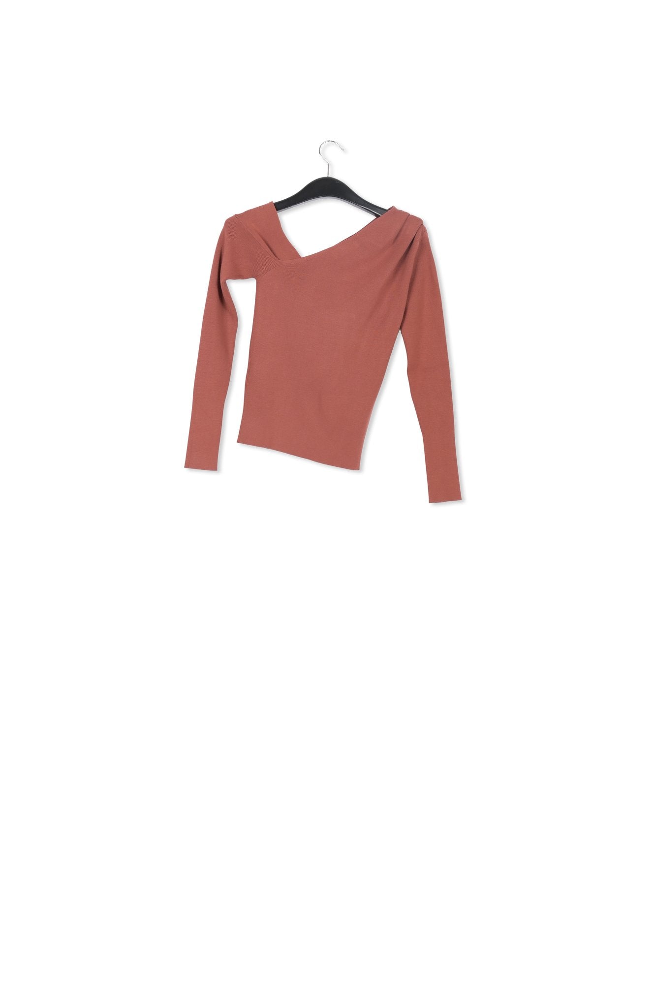 Pull brun en côtes avec encolure asymétrique RE—SSENTIEL | Essentiel second hand