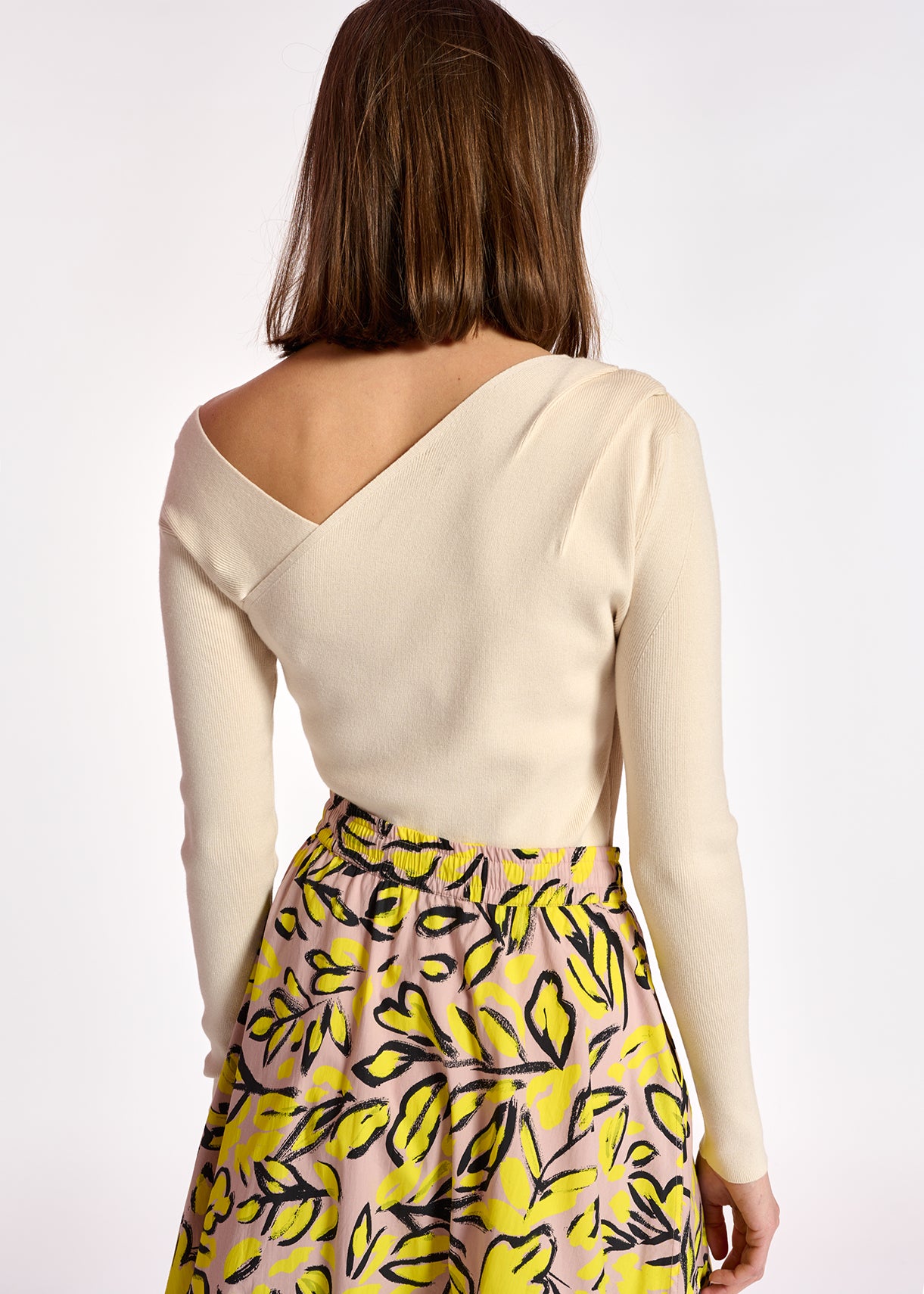 Off-white rib-knitted sweater with asymmetric neckline RE—SSENTIEL | Essentiel second hand