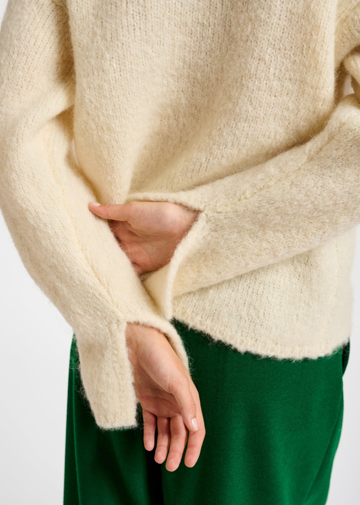 Pull à  col roulé en mohair mélangé blanc cassé RE—SSENTIEL | Essentiel second hand