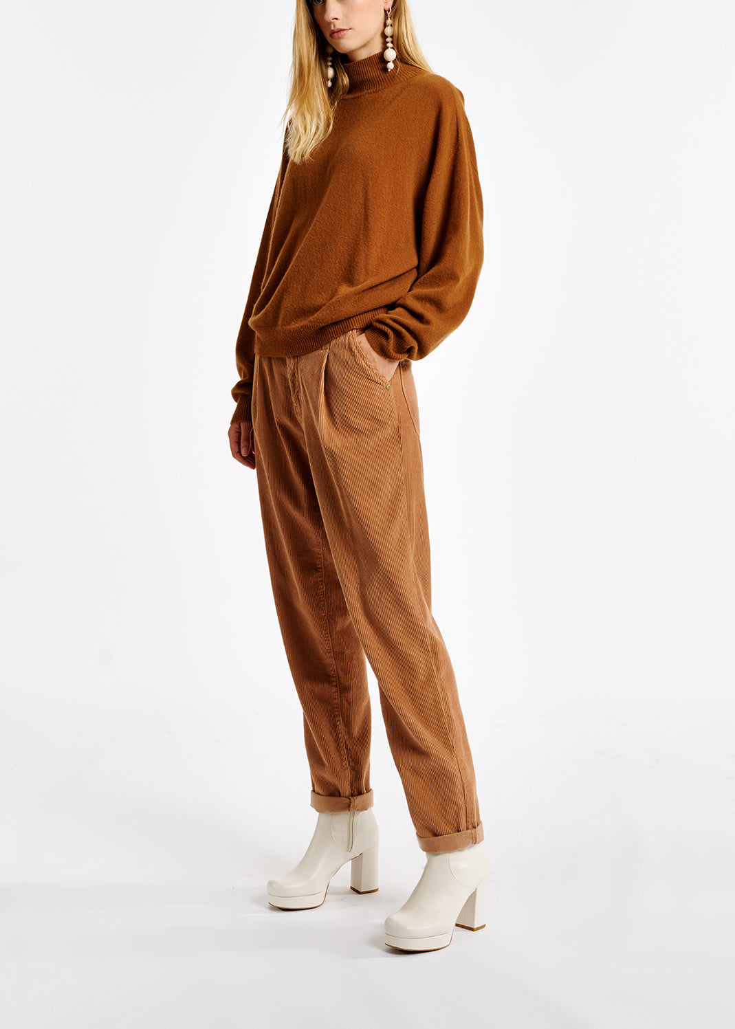 Pantalon en velours camel RE—SSENTIEL | Essentiel second hand