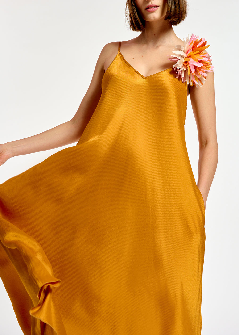 Ochre v-neck midi dress RE—SSENTIEL | Essentiel second hand