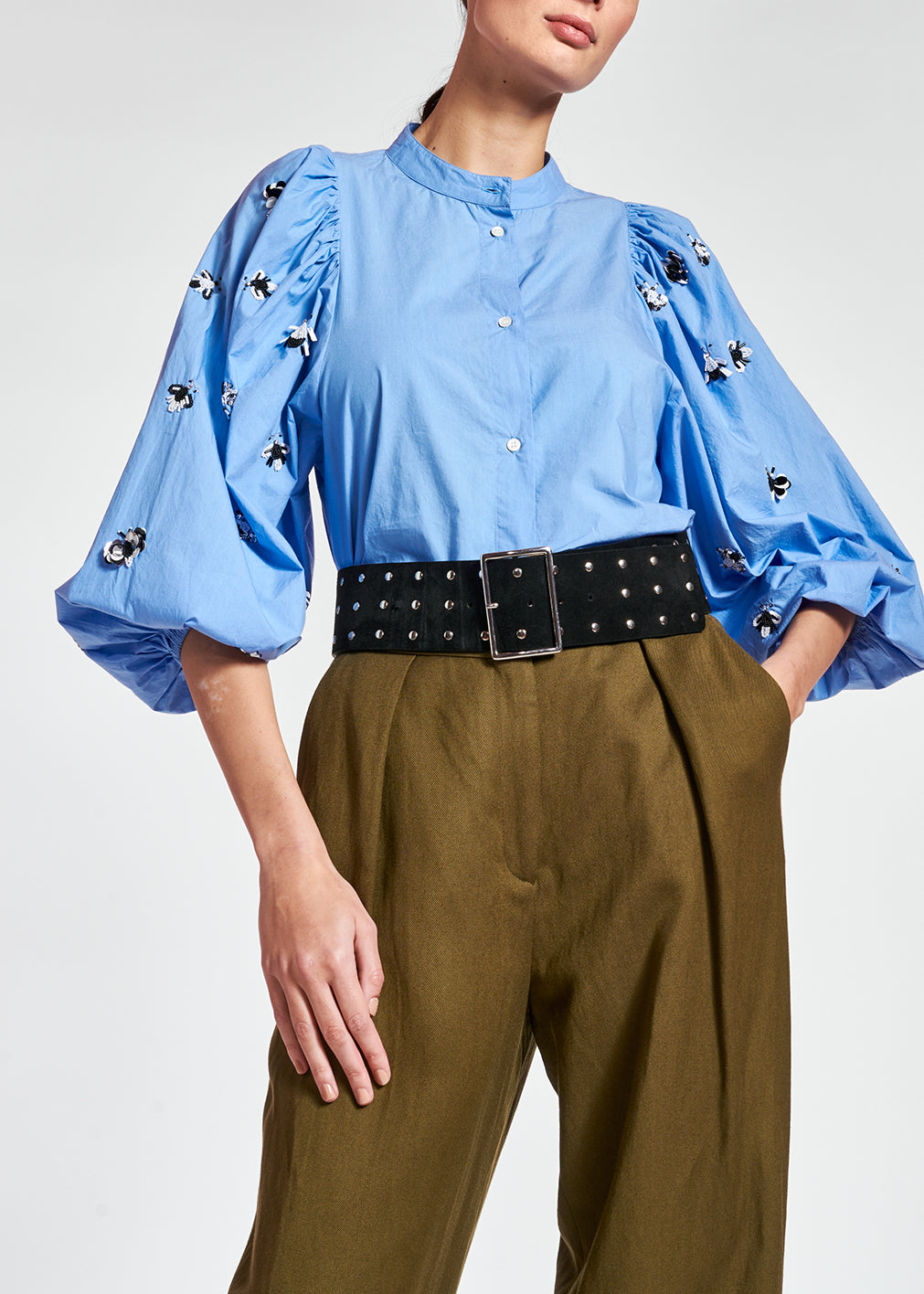 Chemise en popeline bleue aux manches rebrodées RE—SSENTIEL | Essentiel second hand