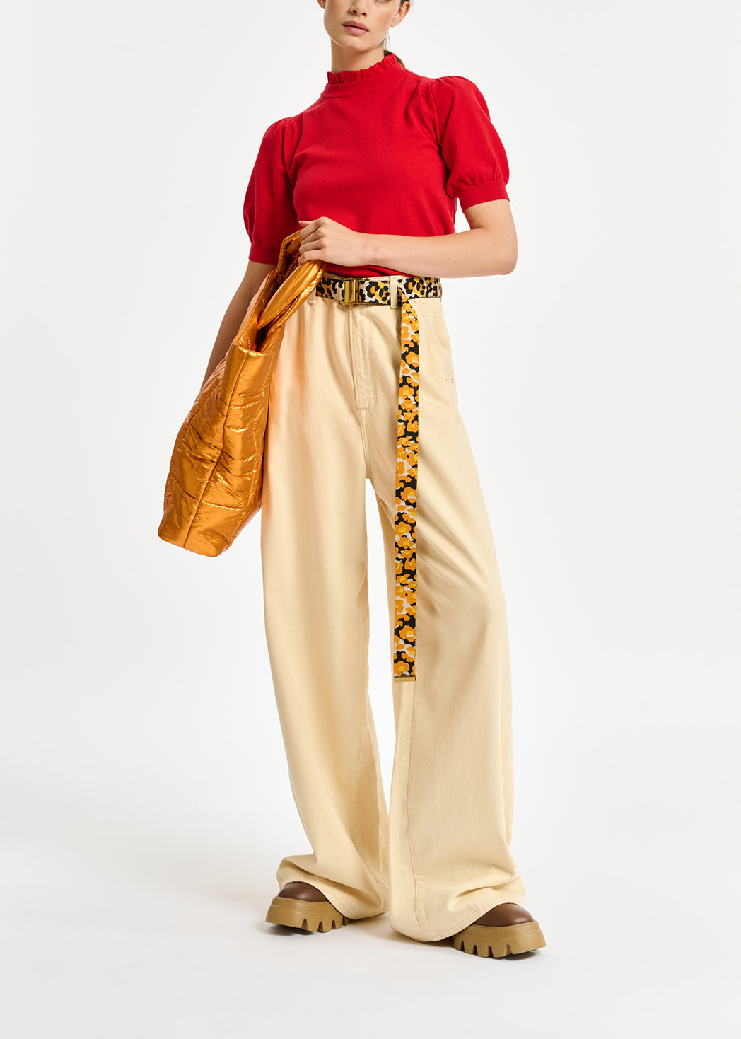 Pull rouge à manches courtes avec col montant RE—SSENTIEL | Essentiel second hand