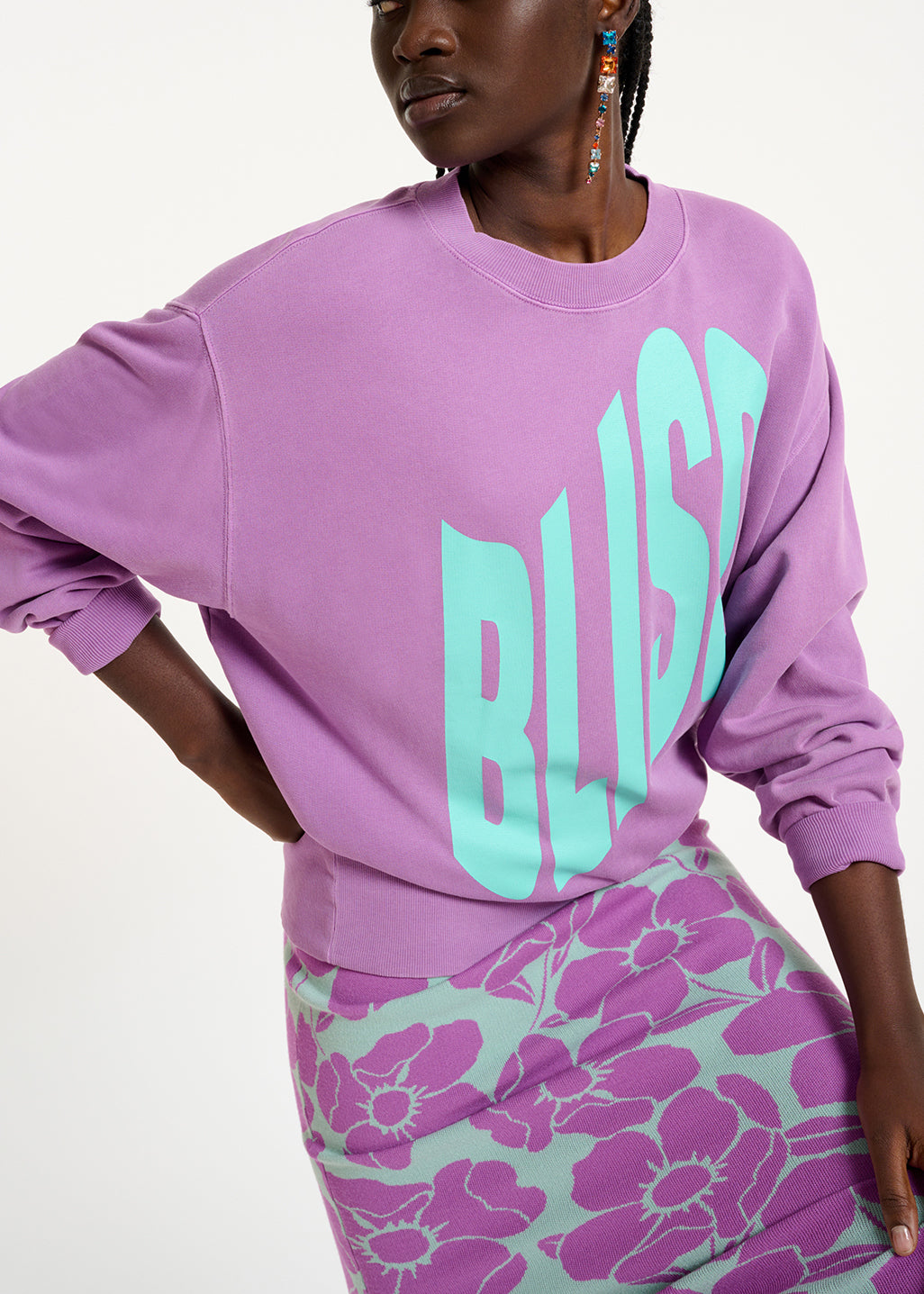 Sweatshirt pourpre en coton bio avec texte RE—SSENTIEL | Essentiel second hand