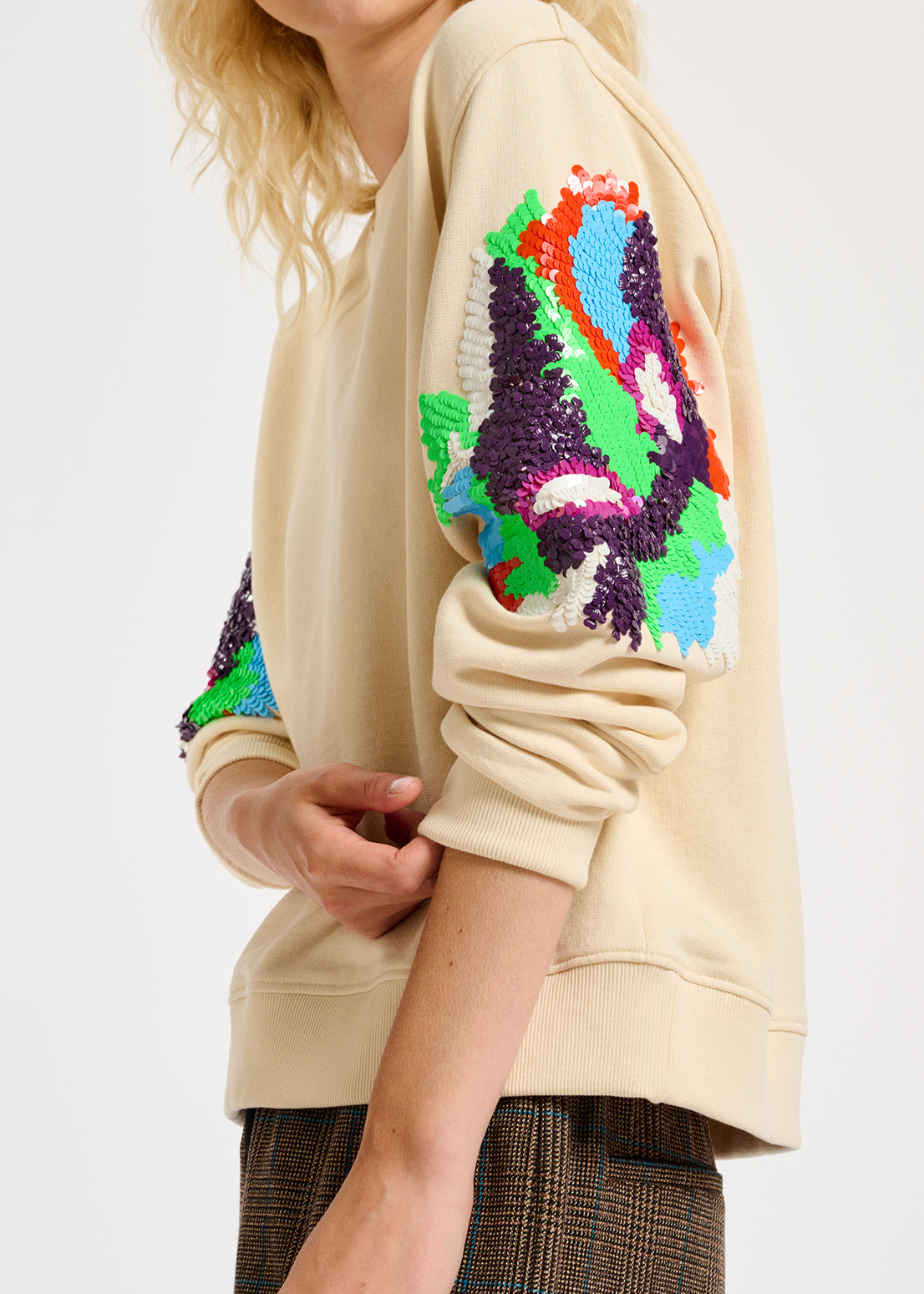 Off-white sweatshirt with multicolor sequin embroideries RE—SSENTIEL | Essentiel second hand