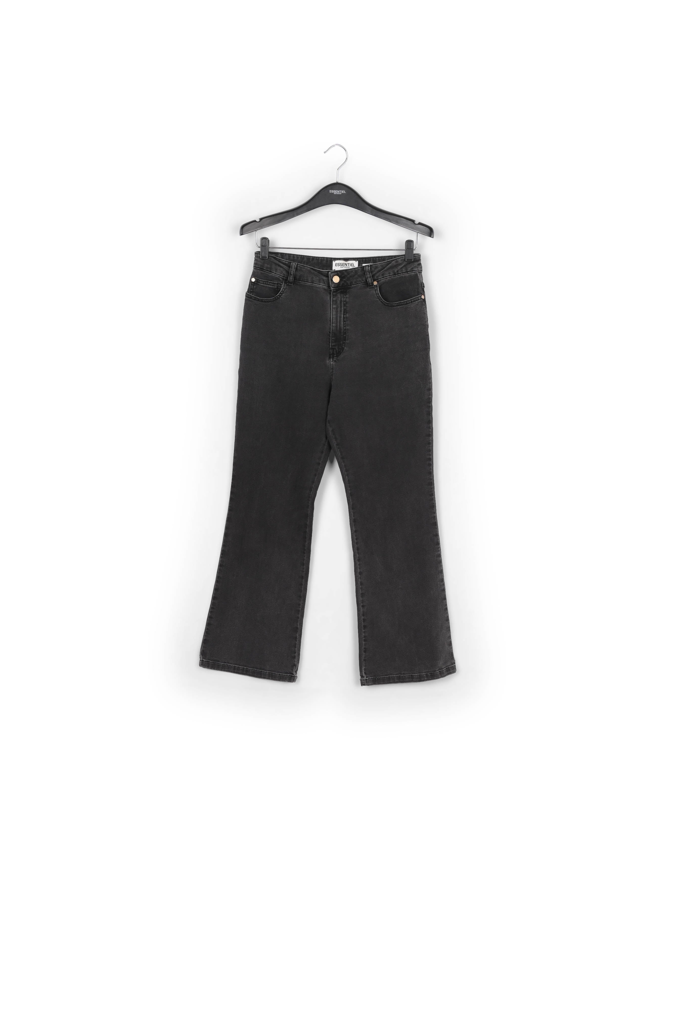 Jean noir aux jambes évasées RE—SSENTIEL | Essentiel second hand