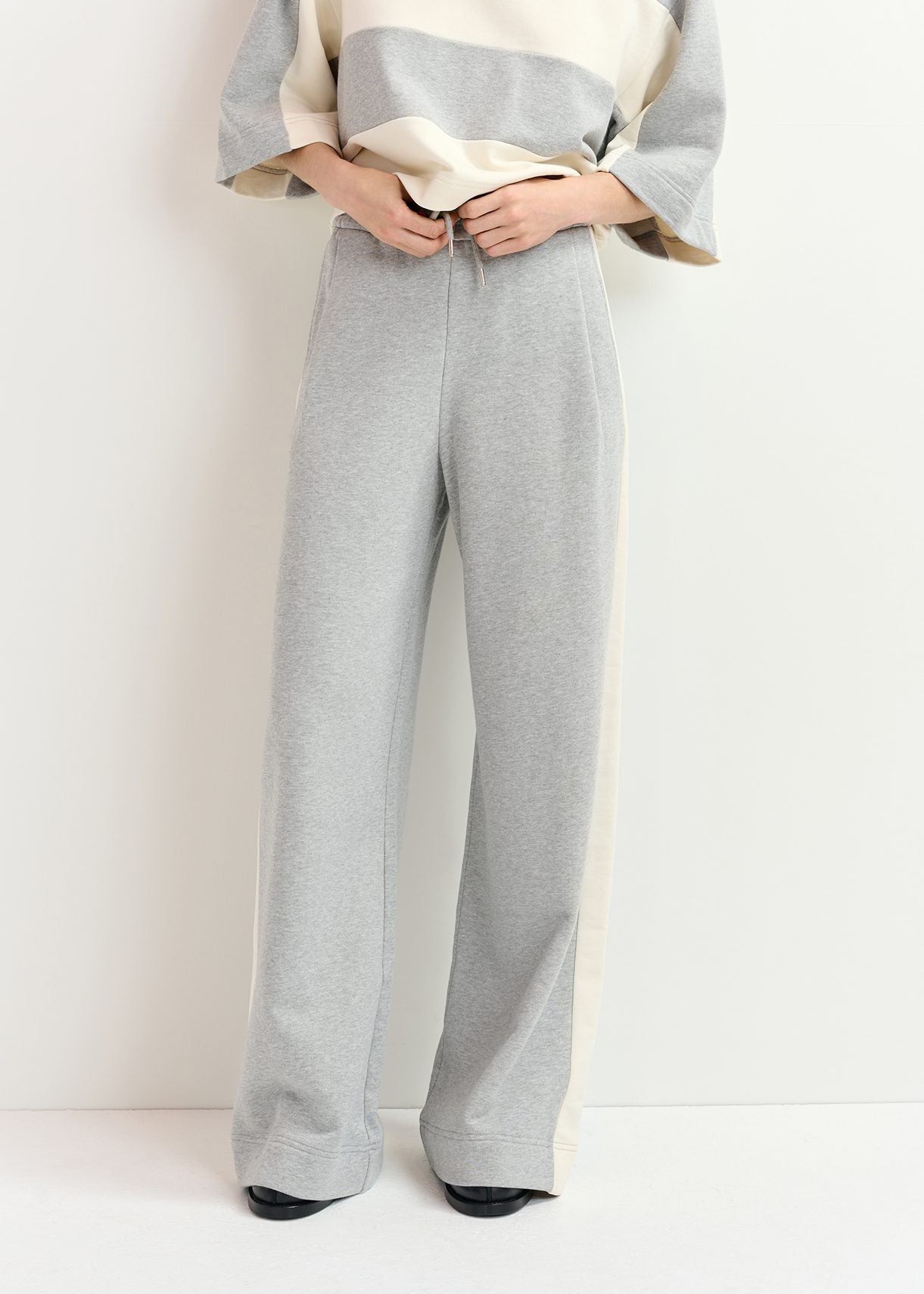 Grey wide-leg track pants with off-white stripes RE—SSENTIEL | Essentiel second hand
