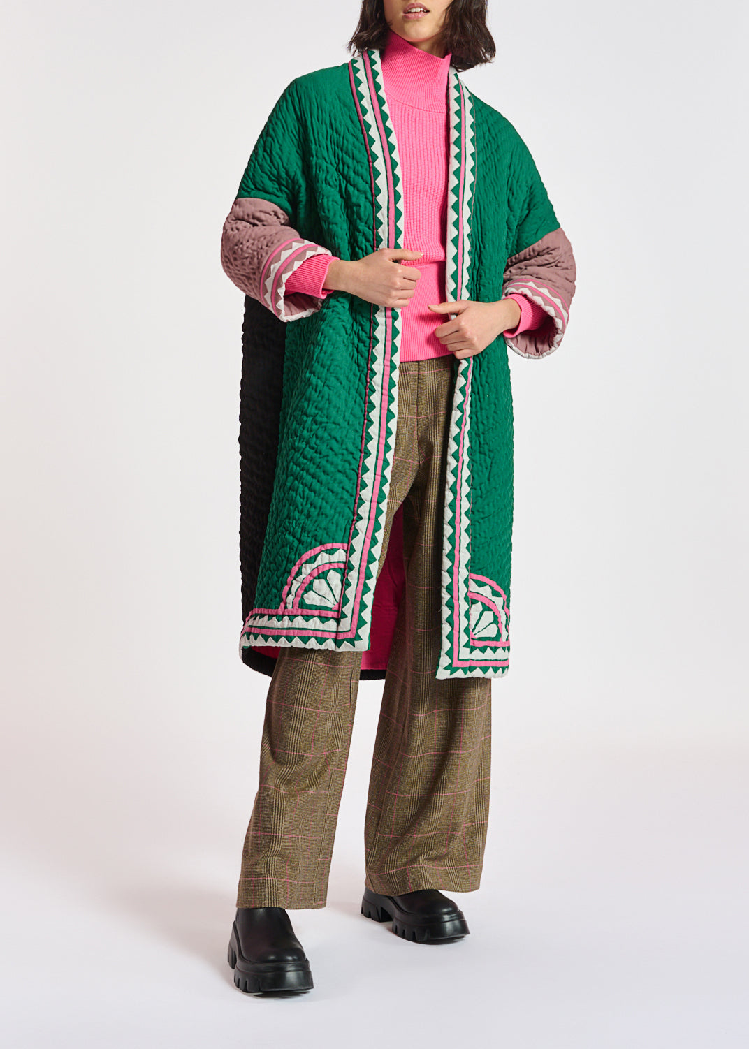 Bruine brede broek met beige en roze ruitjesmotief RE—SSENTIEL | Essentiel second hand