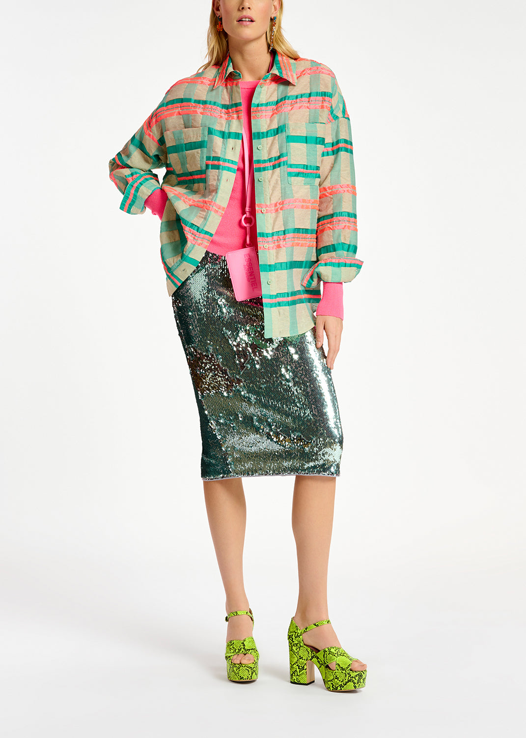 Oversized hemd met lichtblauw, turquoise en neonroze ruitjesmotief RE—SSENTIEL | Essentiel second hand