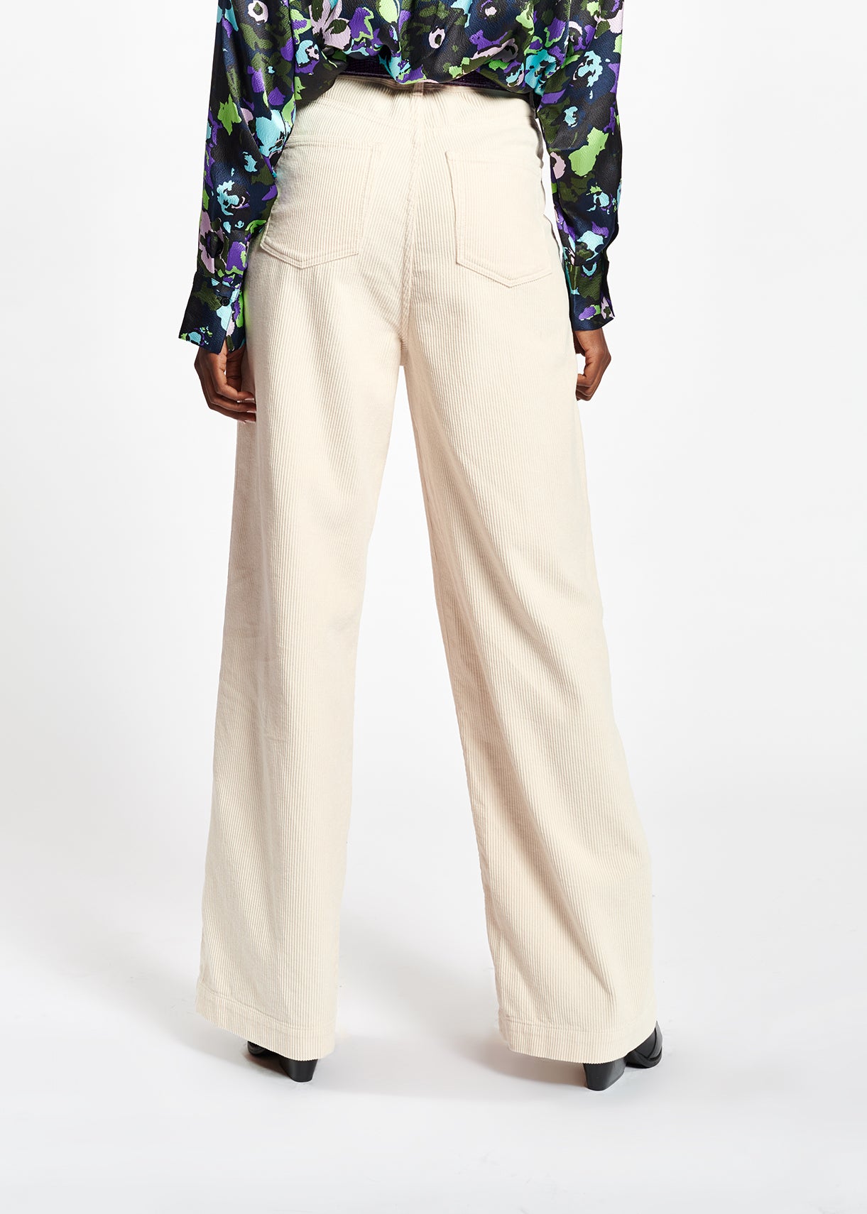 Off-white soft corduroy wide leg pants RE—SSENTIEL | Essentiel second hand