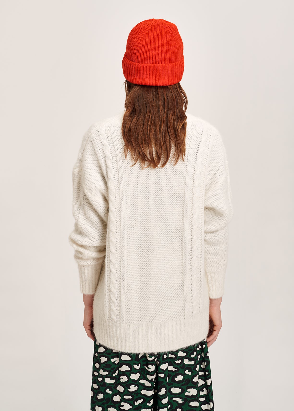 Off-white long cable-knit V-neck sweater RE—SSENTIEL | Essentiel second hand
