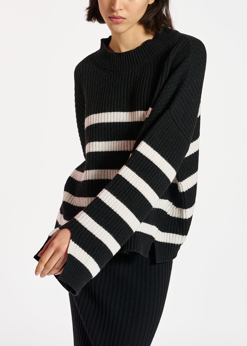 Pull oversize en tricot à rayures noir et blanc RE—SSENTIEL | Essentiel second hand