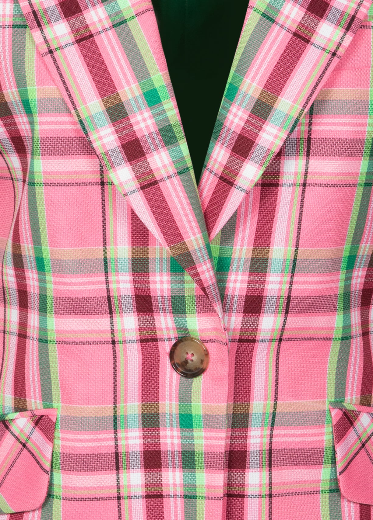 Simo veste RE—SSENTIEL | Essentiel second hand