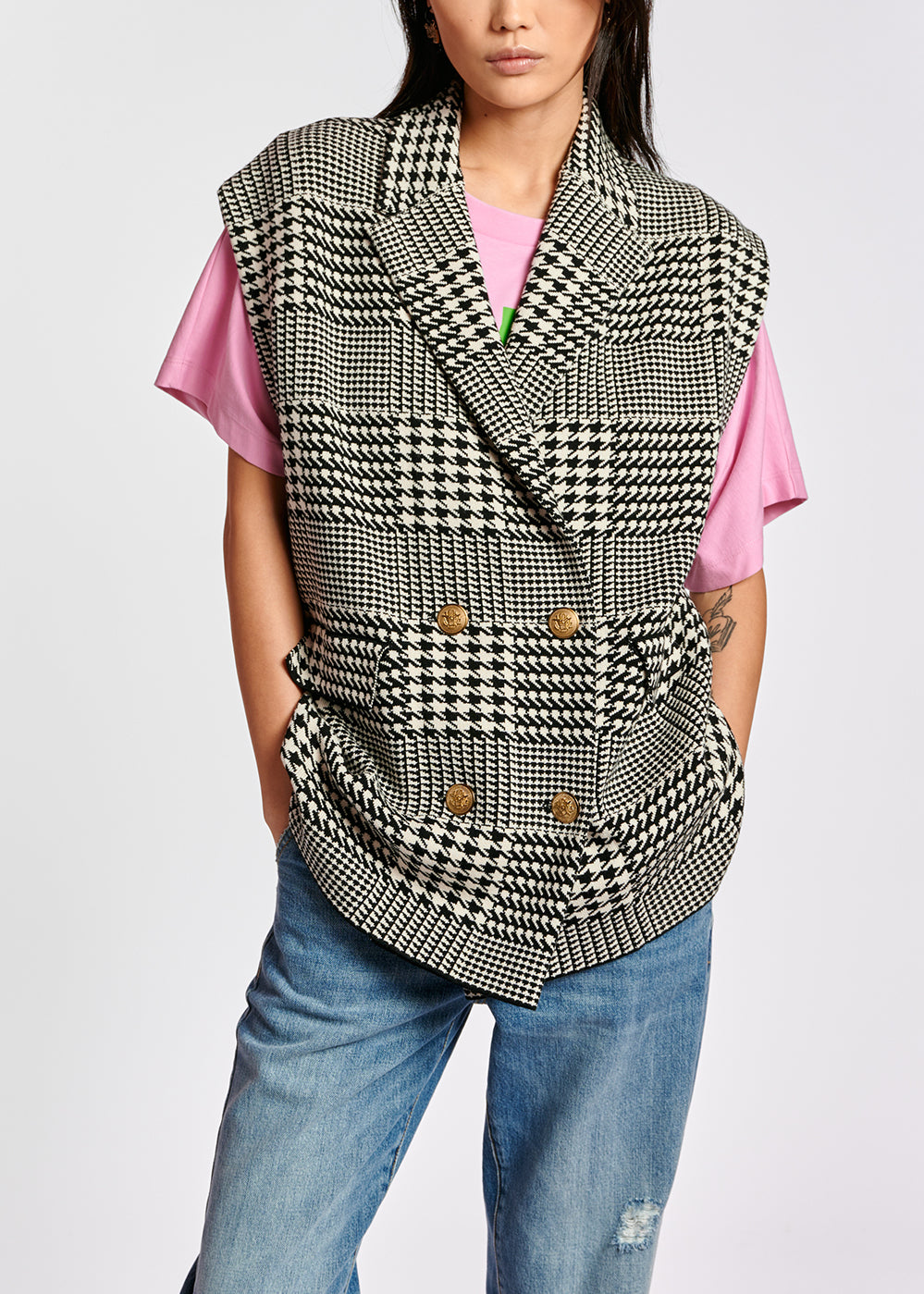 Cardigan sans manches à carreaux noir et blanc RE—SSENTIEL | Essentiel second hand