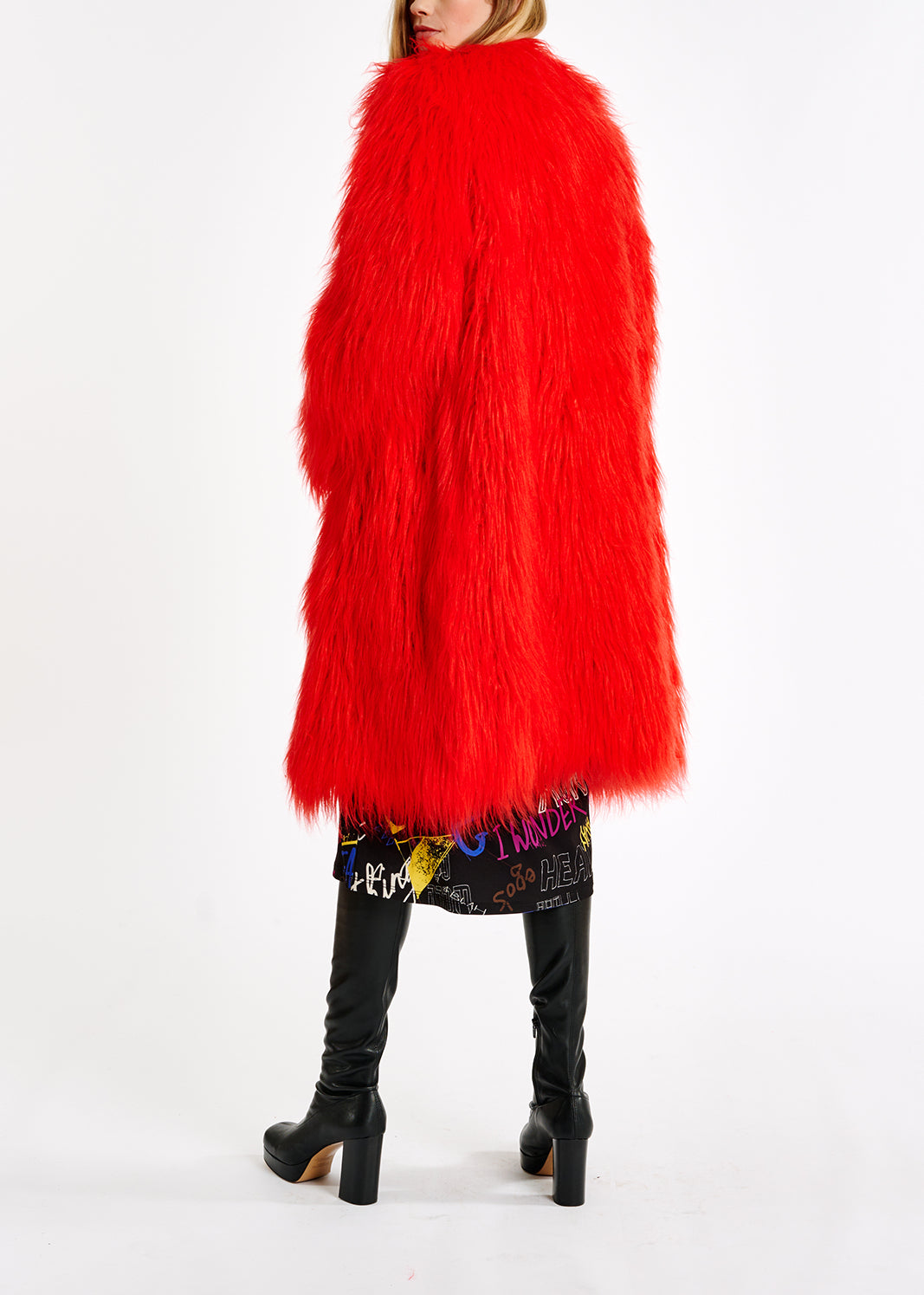 Manteau oversize en fausse fourrure rouge RE—SSENTIEL | Essentiel second hand