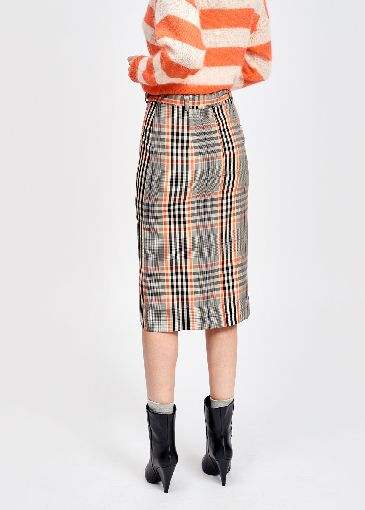 Rechte rok met zwart en oranje tartanmotief RE—SSENTIEL | Essentiel second hand