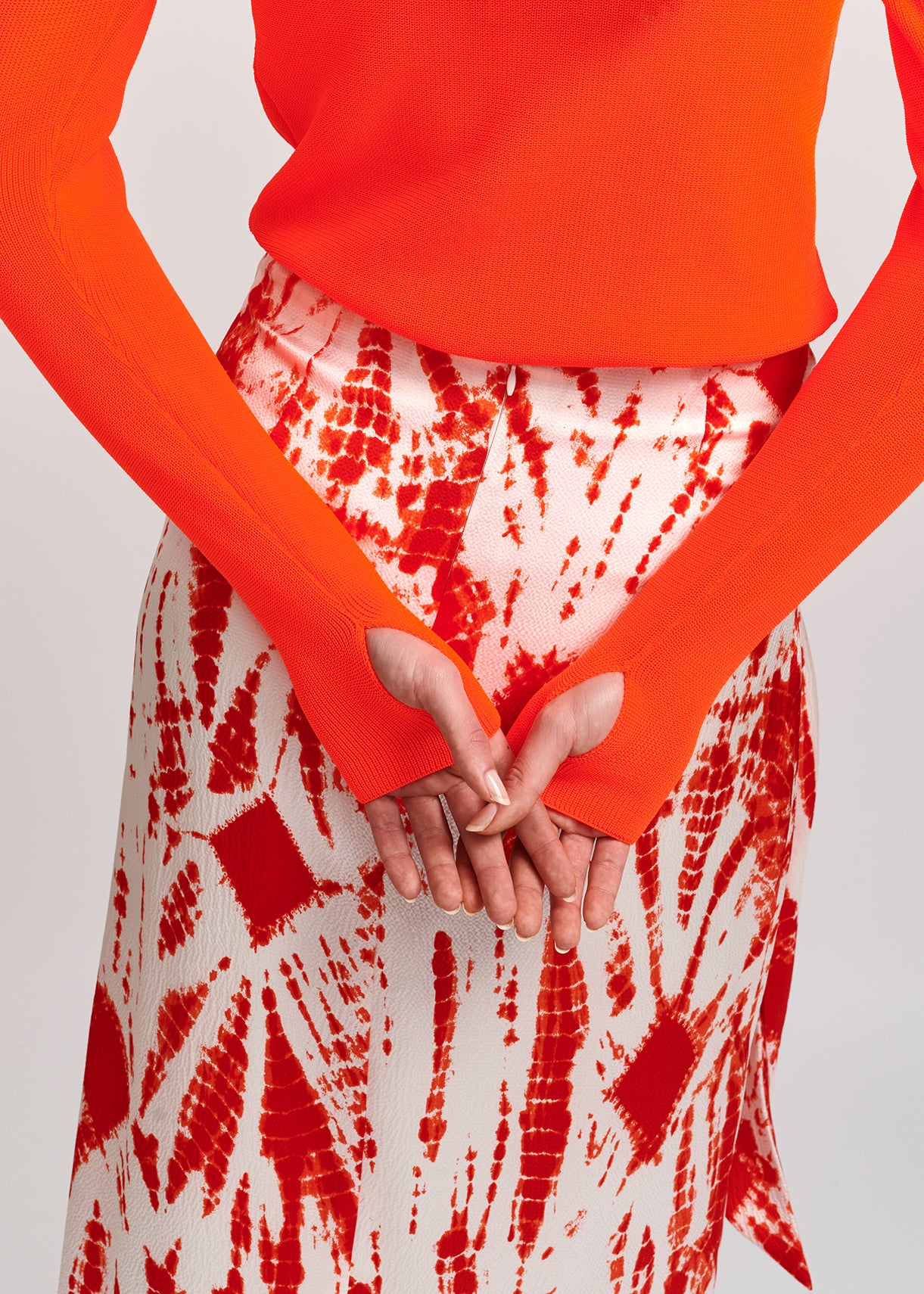 Off-white and red tie-dyed silk midi skirt RE—SSENTIEL | Essentiel second hand