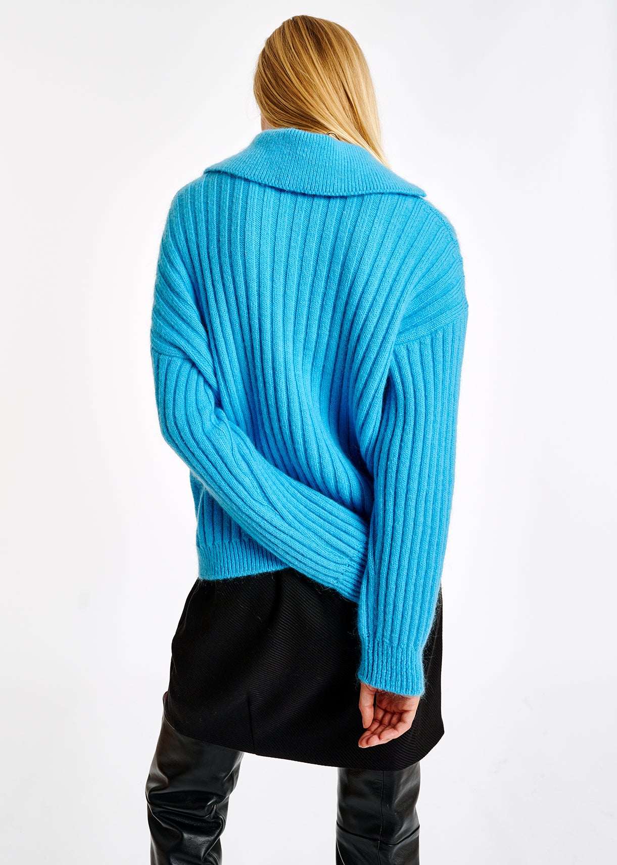 Pull en côtes bleu à  encolure v RE—SSENTIEL | Essentiel second hand