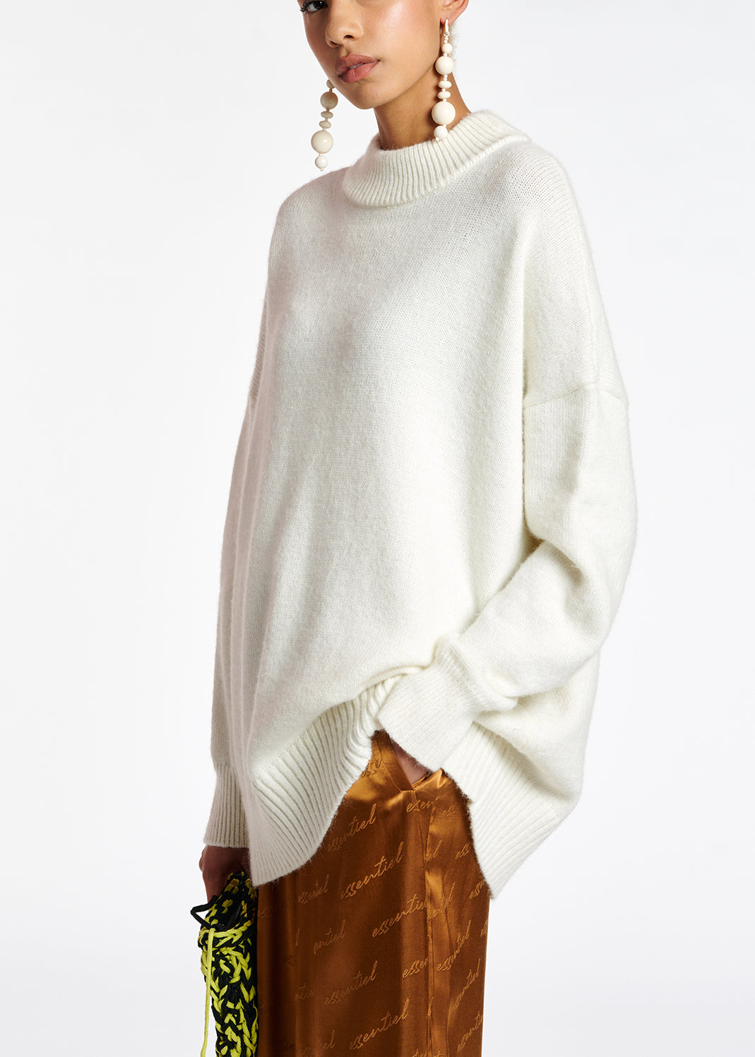 Long loose-fit lime off-white sweater RE—SSENTIEL | Essentiel second hand