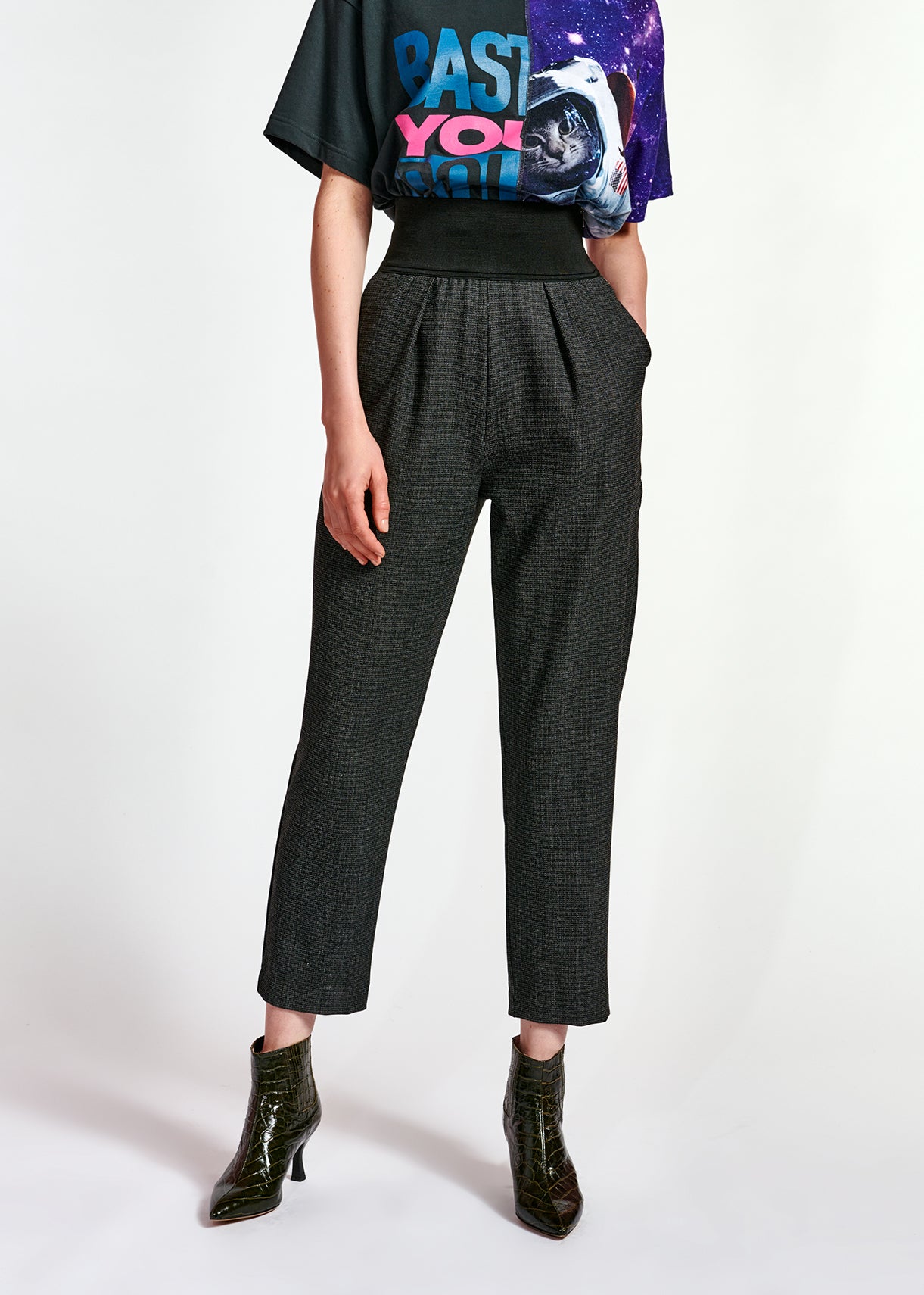 Pantalon fuselé noir et blanc à taille haute RE—SSENTIEL | Essentiel second hand