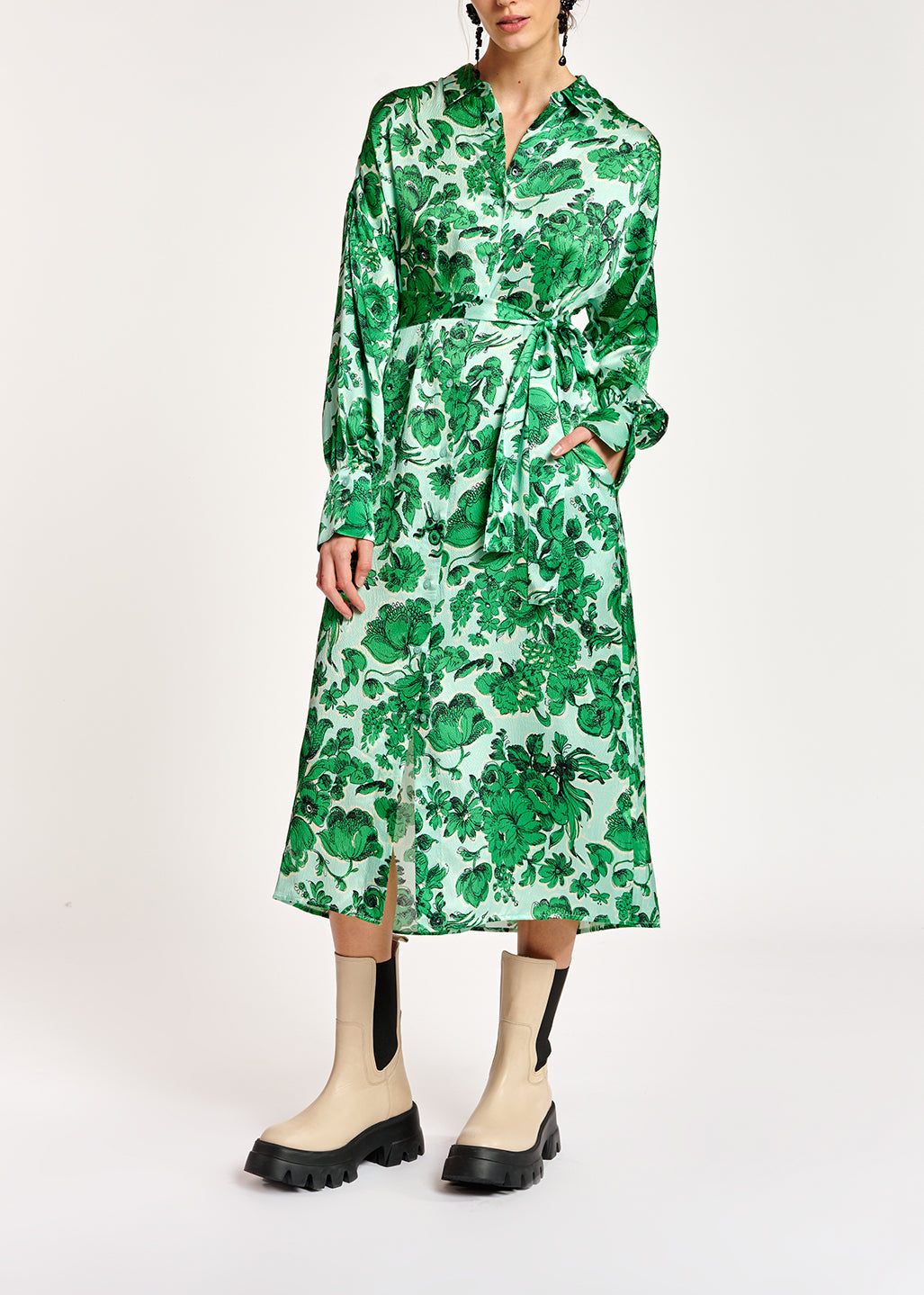 Robe chemise en soie bleue et verte fleurie RE—SSENTIEL | Essentiel second hand