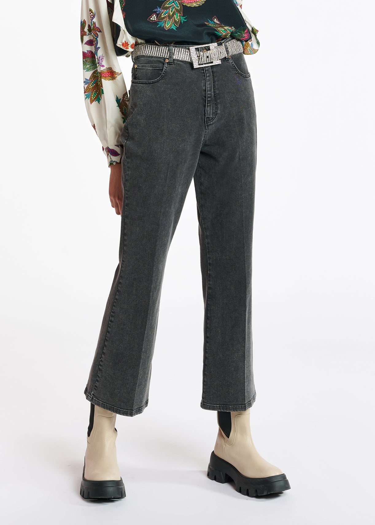 Zwarte jeans met uitlopende pijpen RE—SSENTIEL | Essentiel second hand