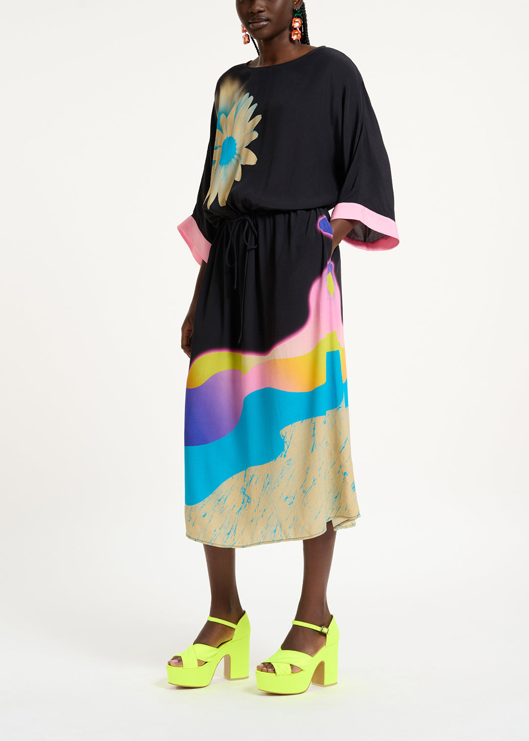 Zwarte midi-jurk met kleurrijke print RE—SSENTIEL | Essentiel second hand