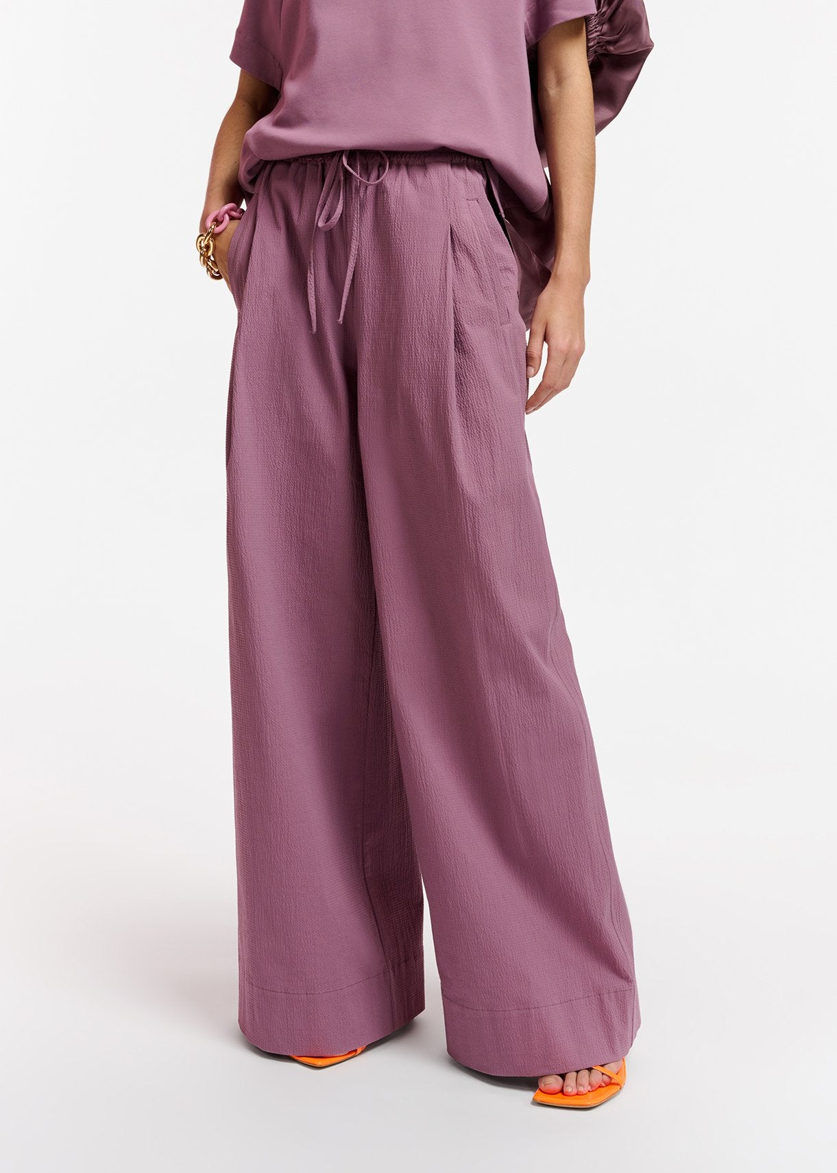Pantalon mauve aux jambes larges RE—SSENTIEL | Essentiel second hand