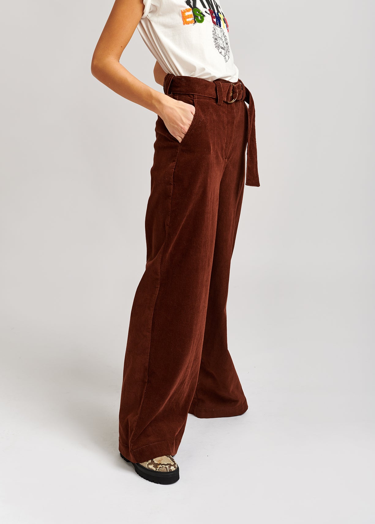 Chestnut brown cotton-corduroy belted pants RE—SSENTIEL | Essentiel second hand