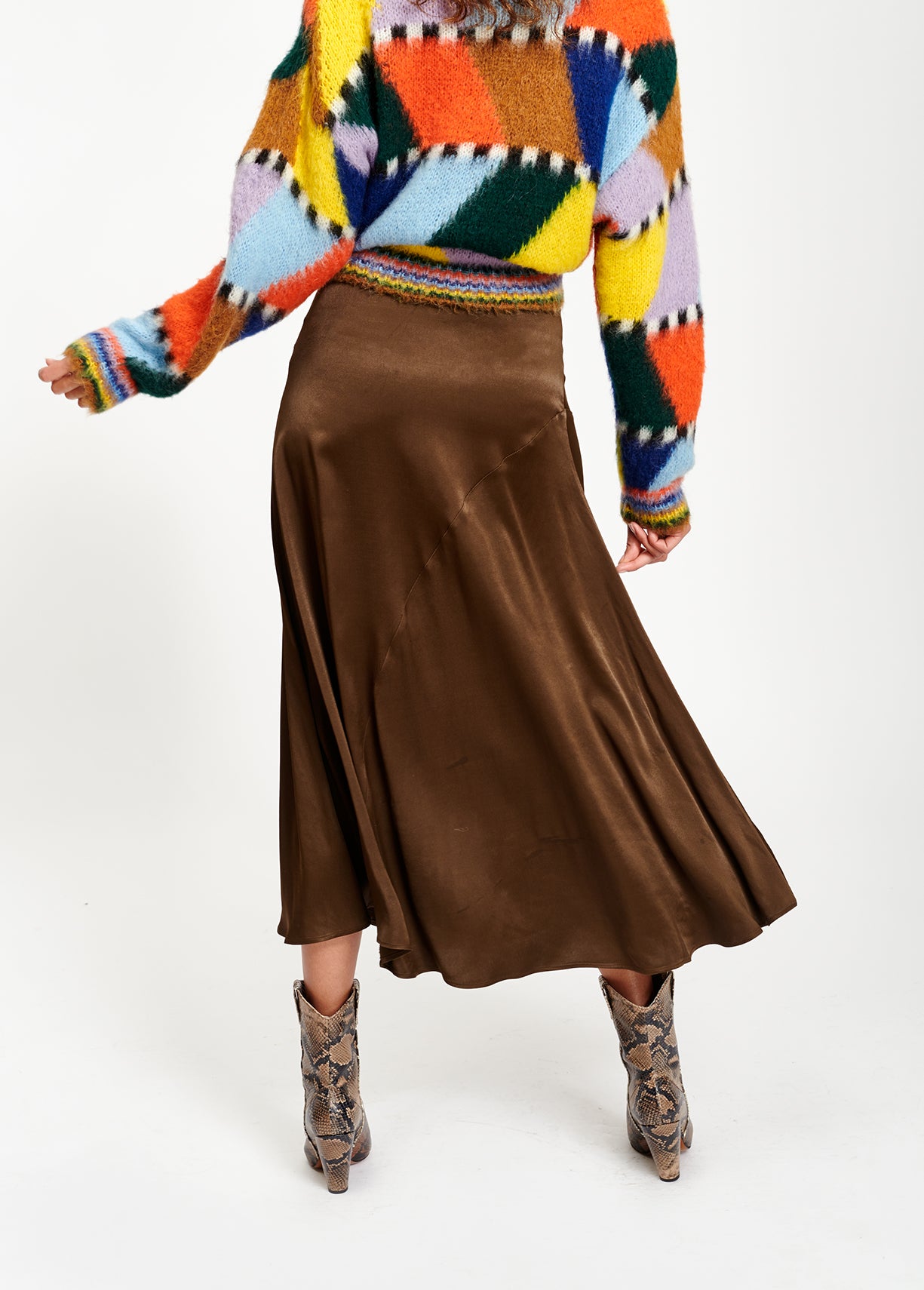 Bruine schuin gesneden midirok RE—SSENTIEL | Essentiel second hand