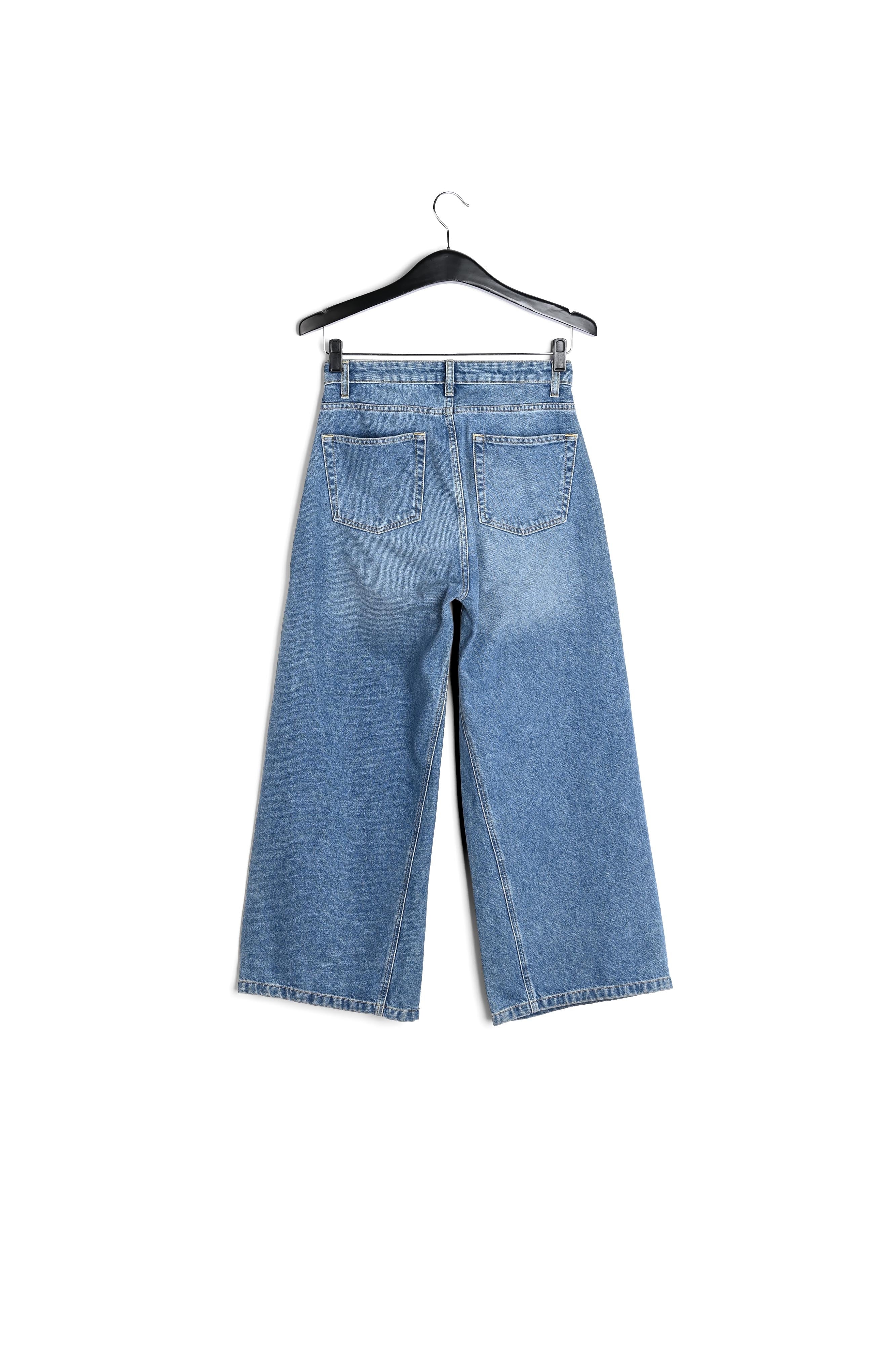 Jean bleu clair aux jambes larges 7/8ème RE—SSENTIEL | Essentiel second hand