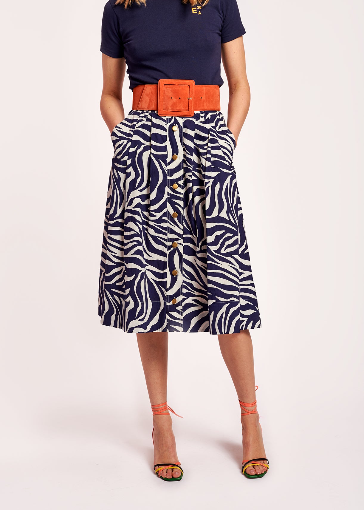 Gebroken witte en marineblauwe midirok met zebraprint RE—SSENTIEL | Essentiel second hand