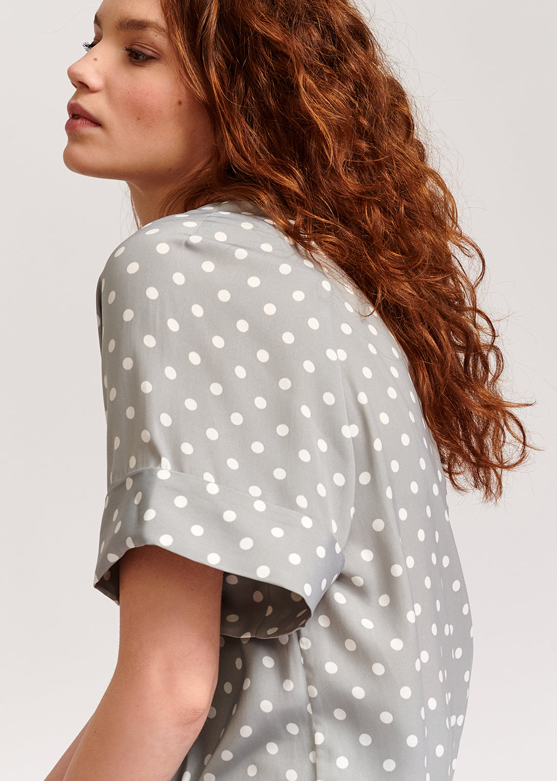 Grijze top met stippen RE—SSENTIEL | Essentiel second hand