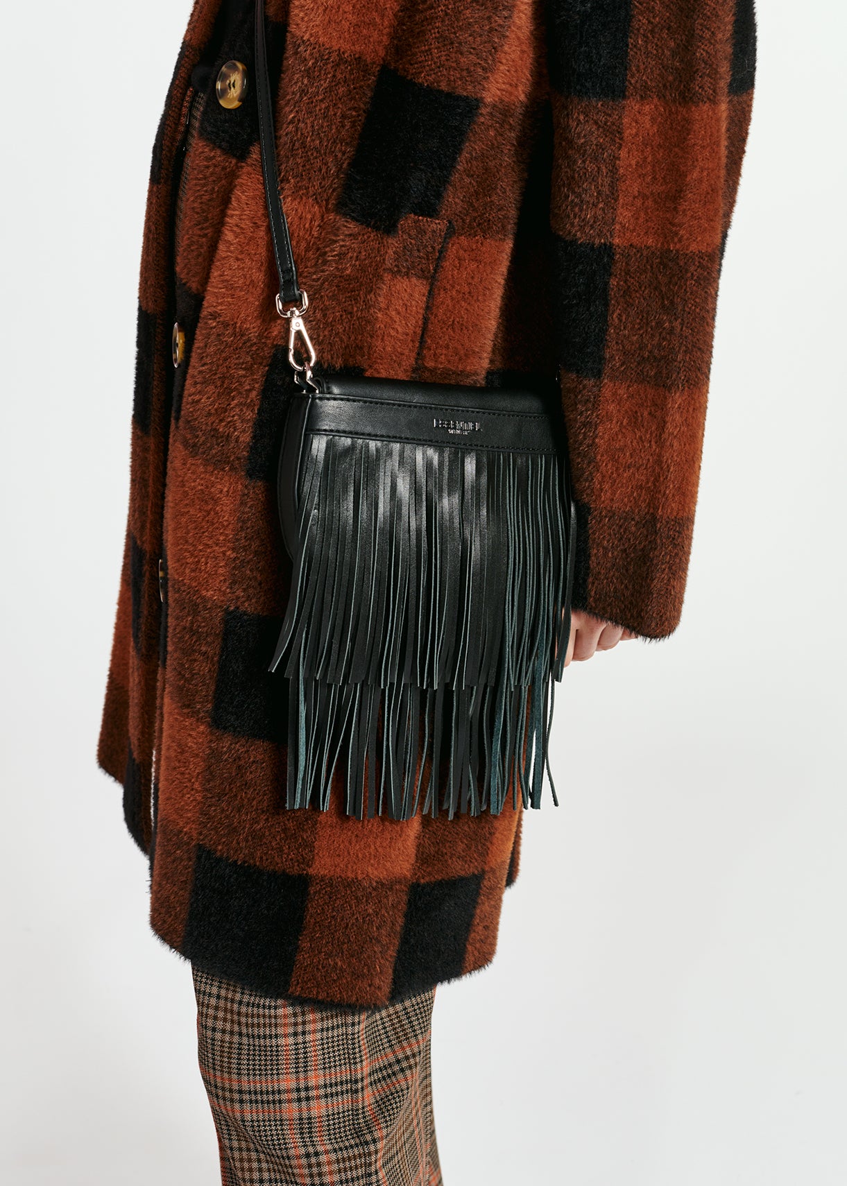 Manteau tricoté à carreaux noirs et marron RE—SSENTIEL | Essentiel second hand