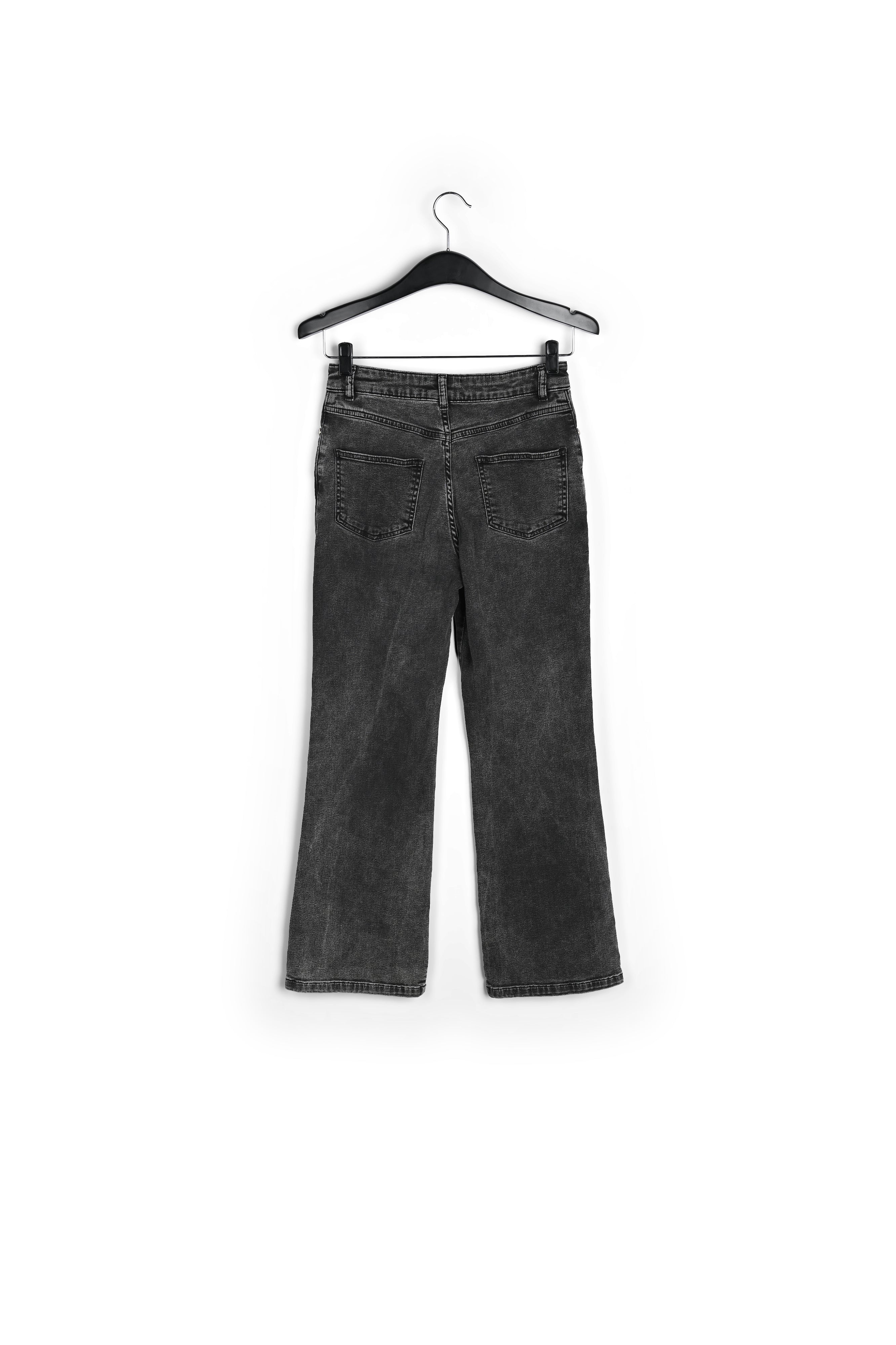 Jean noir aux jambes évasées RE—SSENTIEL | Essentiel second hand