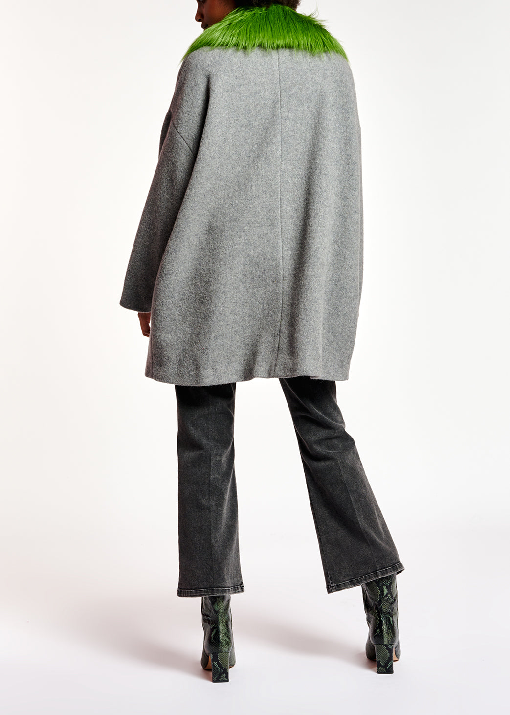 Grey wool-blend coat with green faux fur collar RE—SSENTIEL | Essentiel second hand