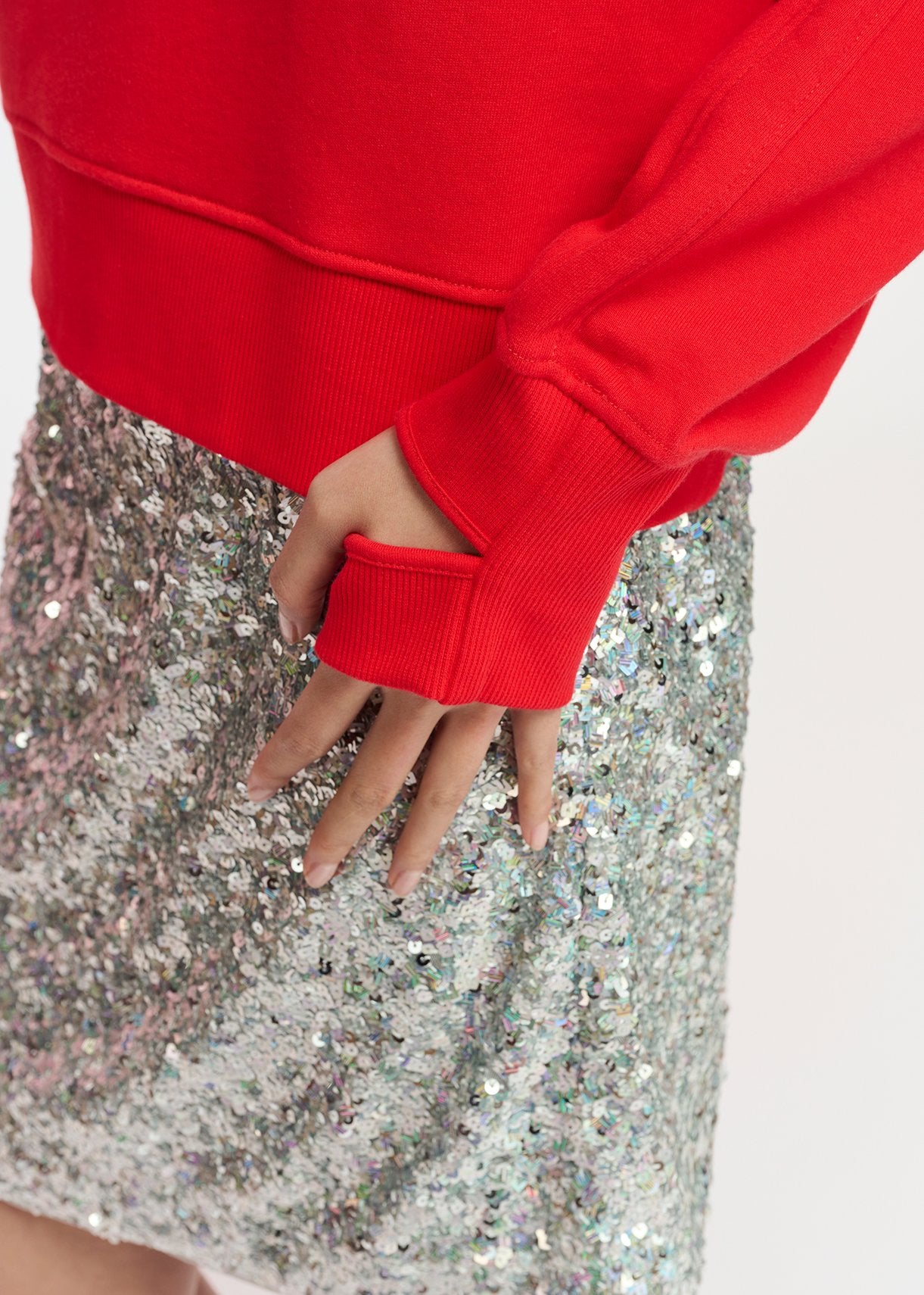 Sweatshirt rouge avec noeud rose RE—SSENTIEL | Essentiel second hand