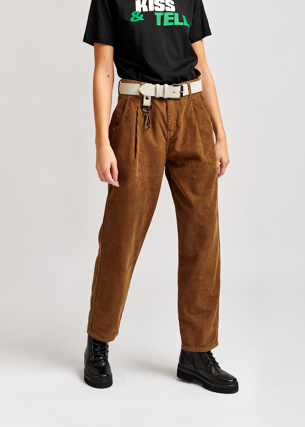 Camel-coloured cotton-corduroy trousers RE—SSENTIEL | Essentiel second hand