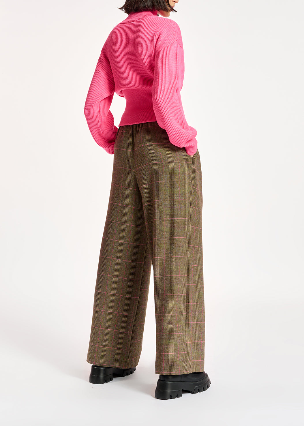 Bruine brede broek met beige en roze ruitjesmotief RE—SSENTIEL | Essentiel second hand