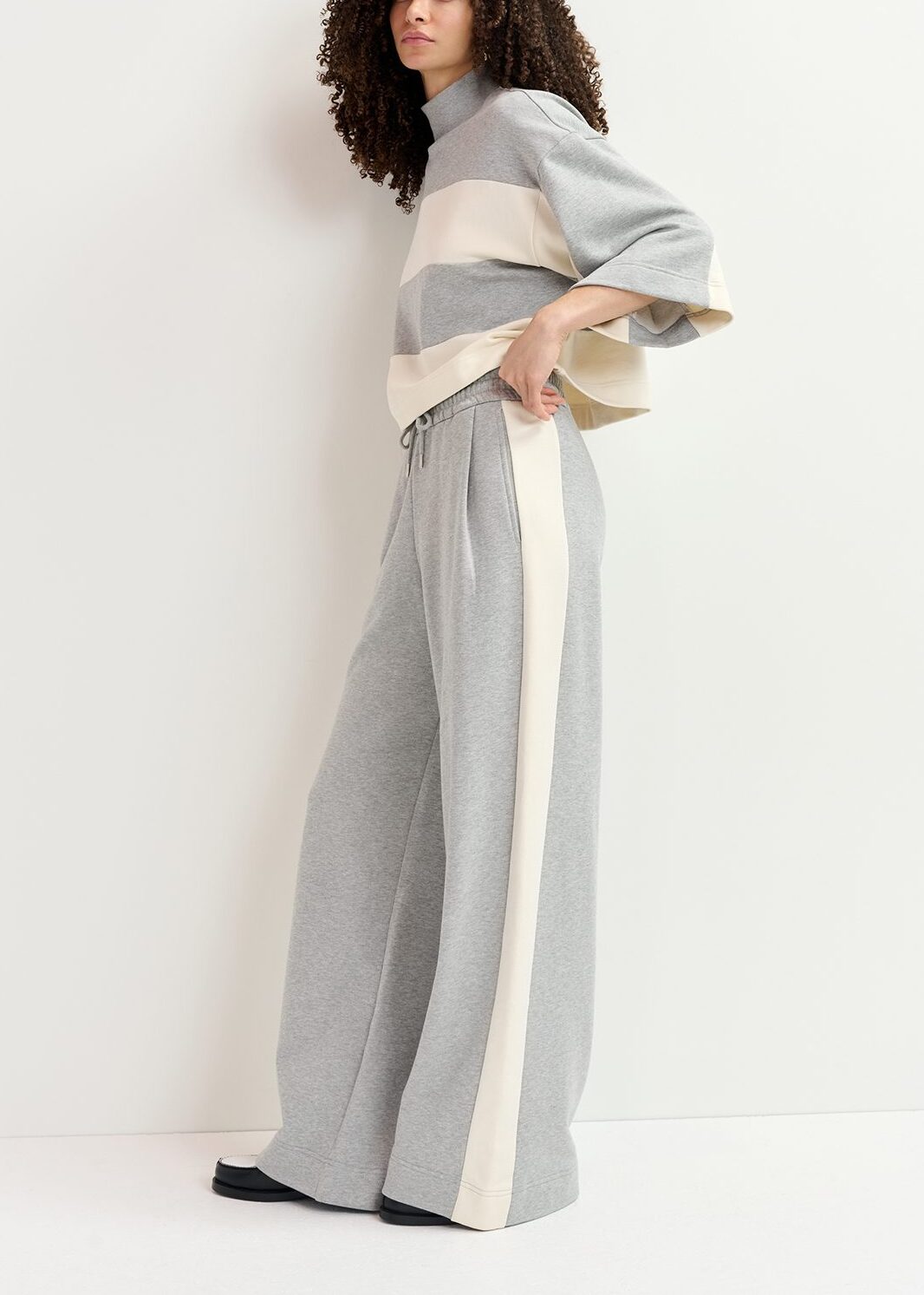 Grey wide-leg track pants with off-white stripes RE—SSENTIEL | Essentiel second hand