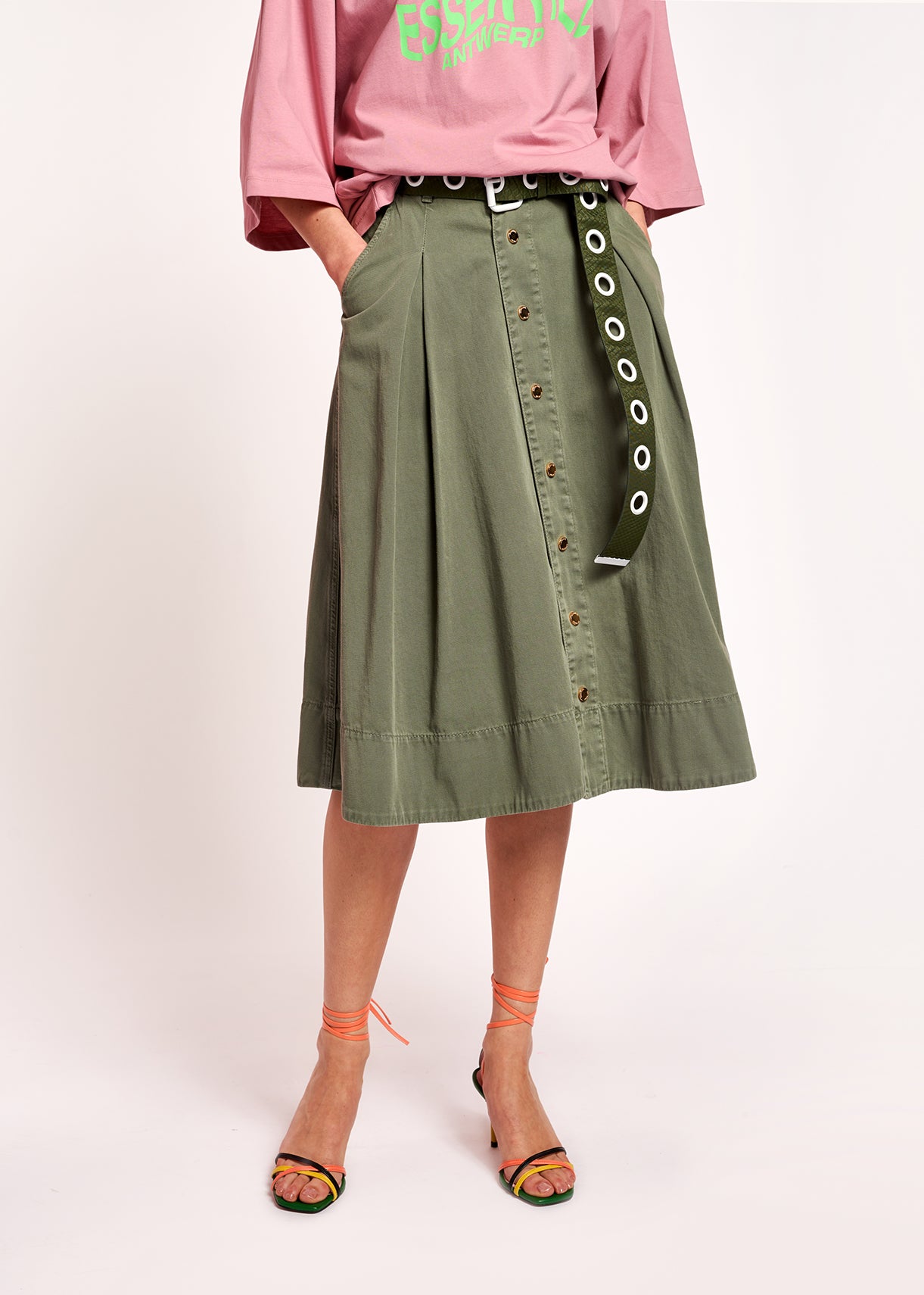 Jupe midi vert kaki à plis RE—SSENTIEL | Essentiel second hand