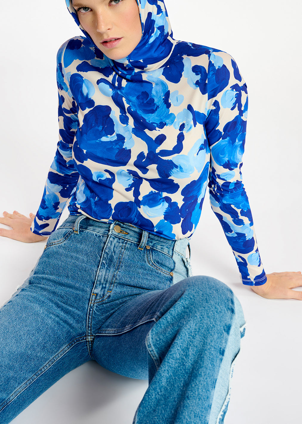 White and blue floral print hooded top RE—SSENTIEL | Essentiel second hand