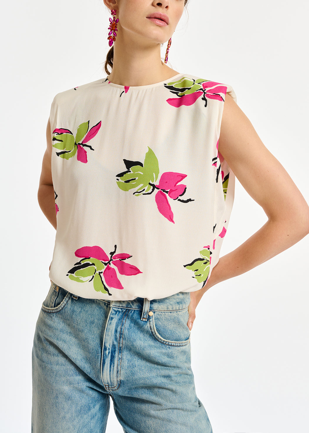 Off-white floral-print sleeveless top with padded shoulders RE—SSENTIEL | Essentiel second hand