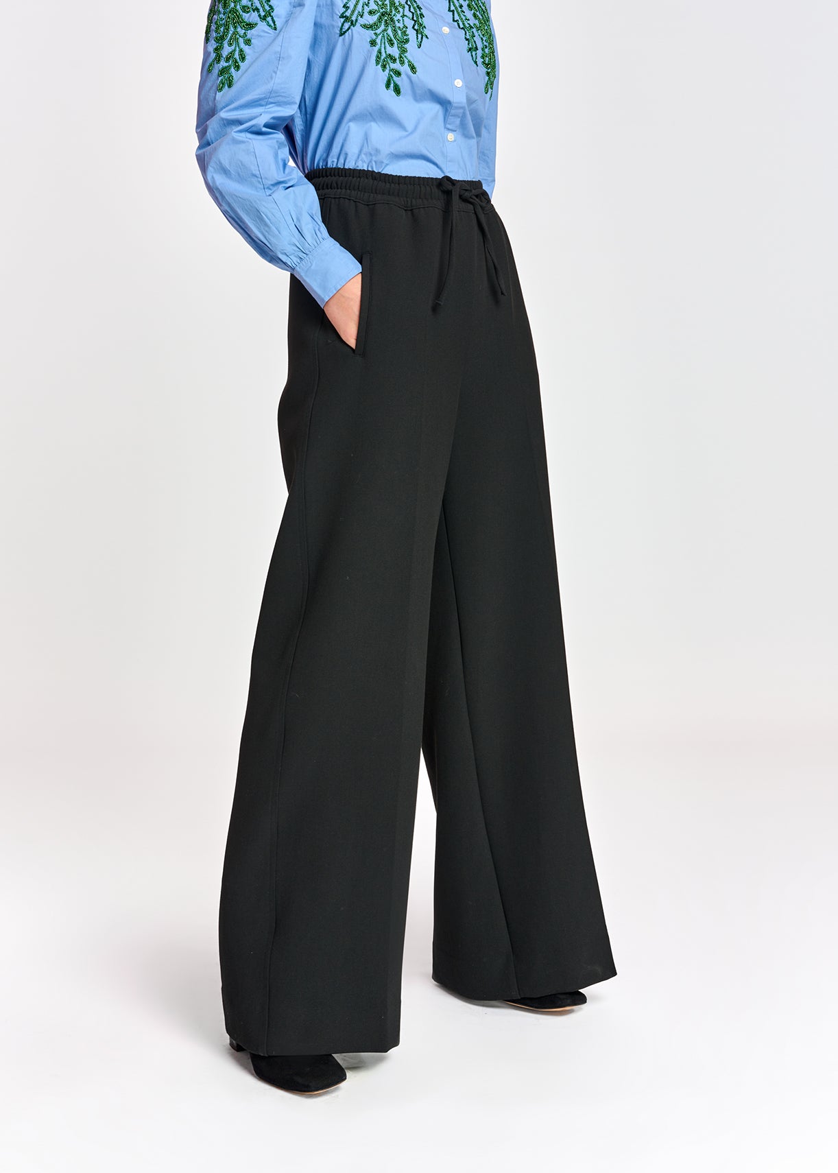 Zwarte broek met wijde snit RE—SSENTIEL | Essentiel second hand