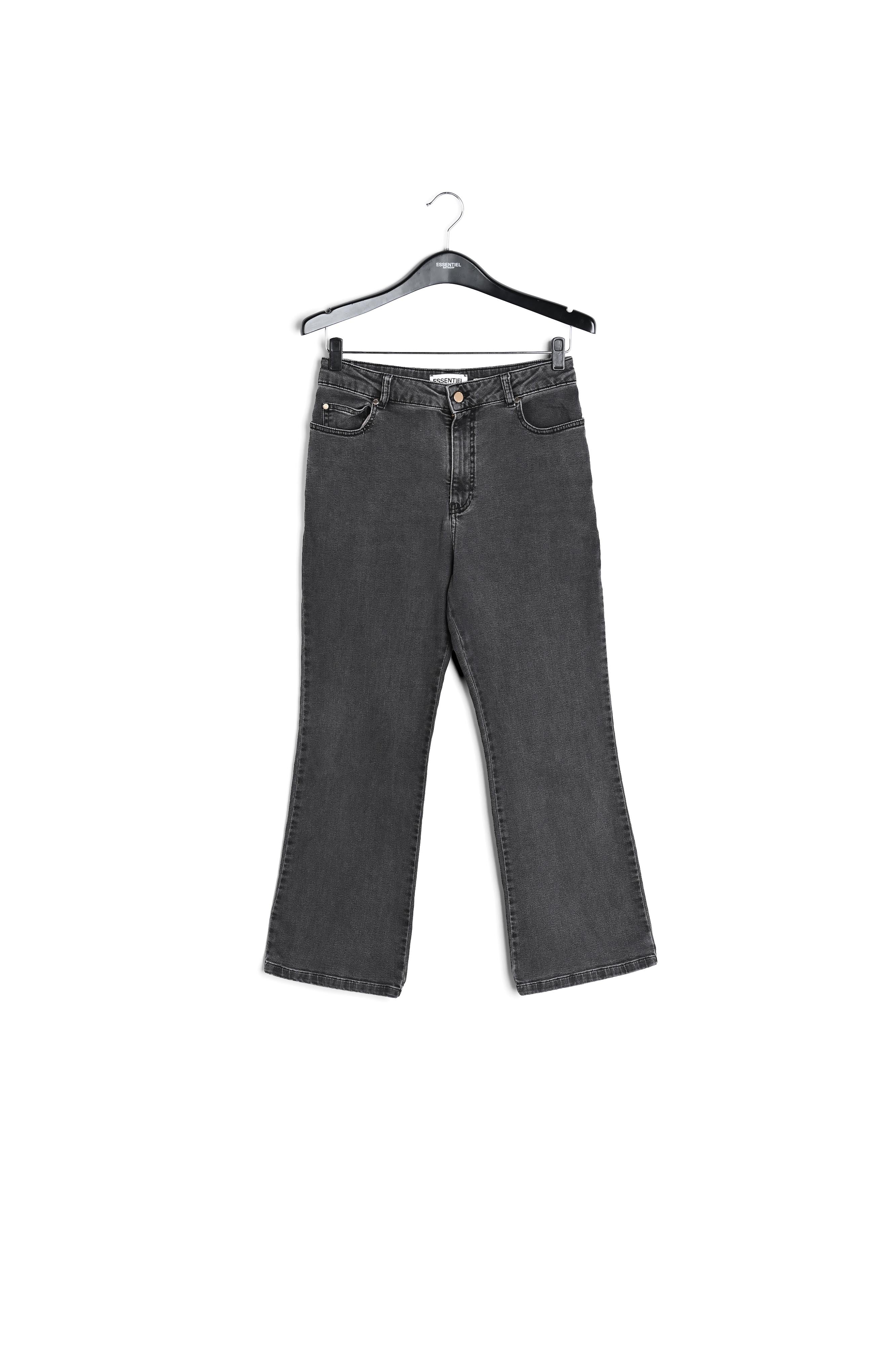 Zwarte jeans met uitlopende pijpen RE—SSENTIEL | Essentiel second hand