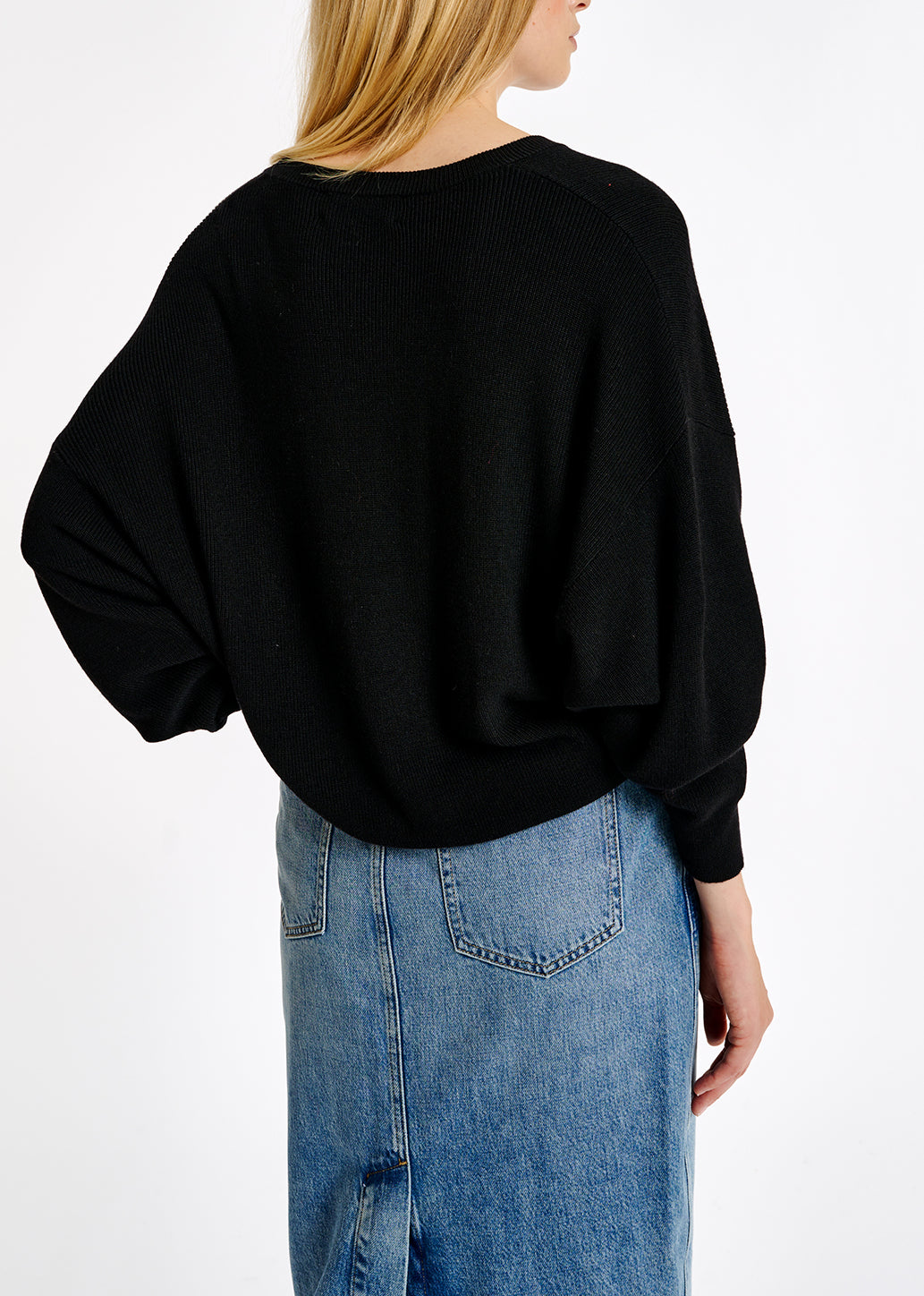 Pull en côtes noir à encolure en v RE—SSENTIEL | Essentiel second hand