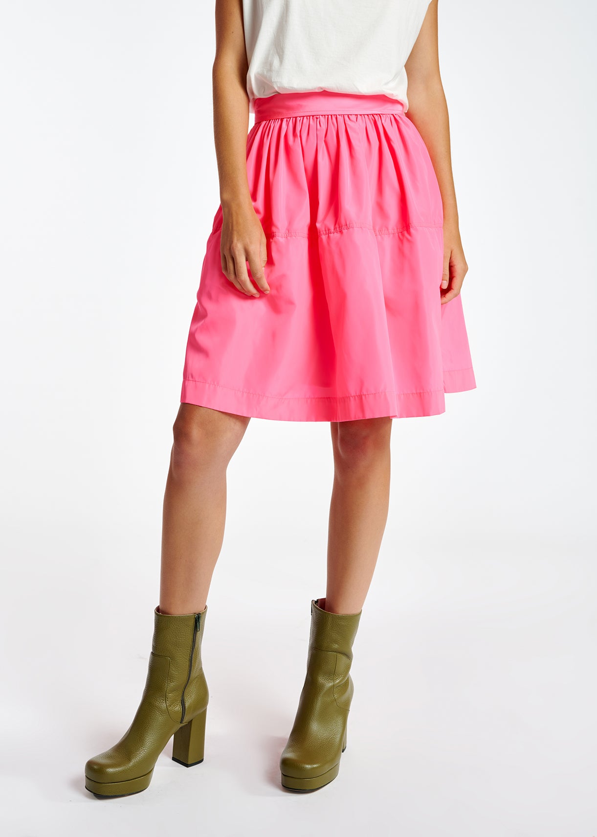 Mini-jupe rose fluo à plis RE—SSENTIEL | Essentiel second hand